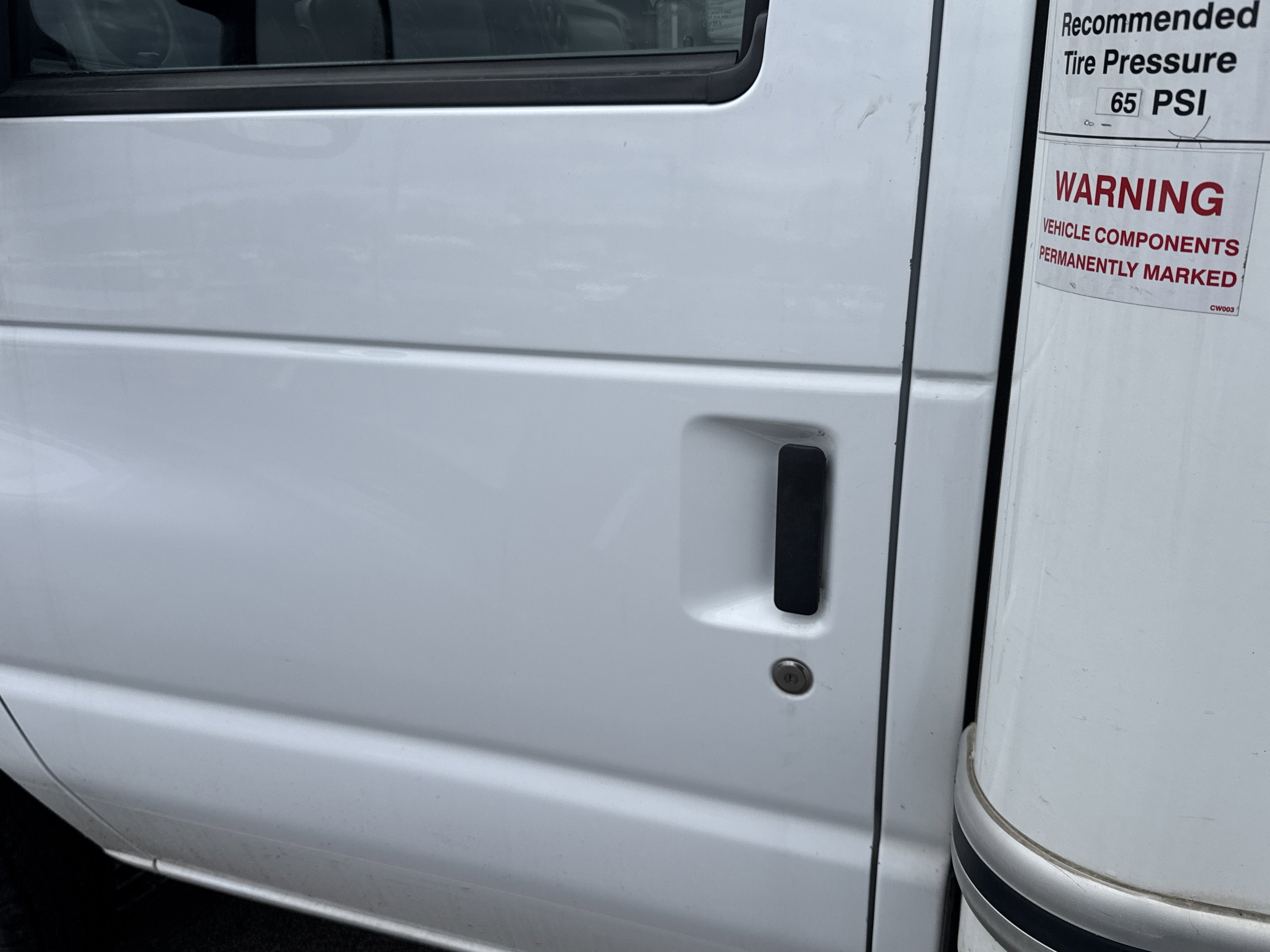 2024 Ford E-Series Cutaway Base