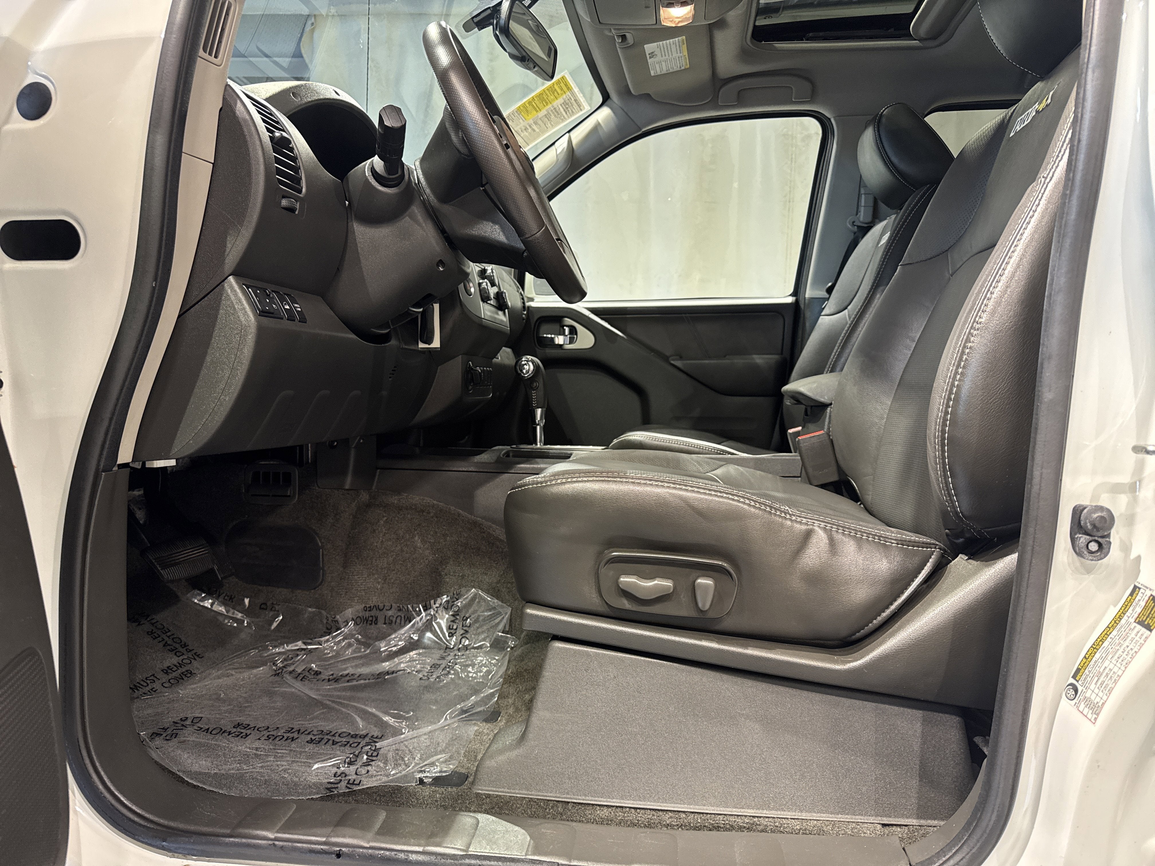 2017 Nissan Frontier PRO-4X W/LUXURY PACKAGE