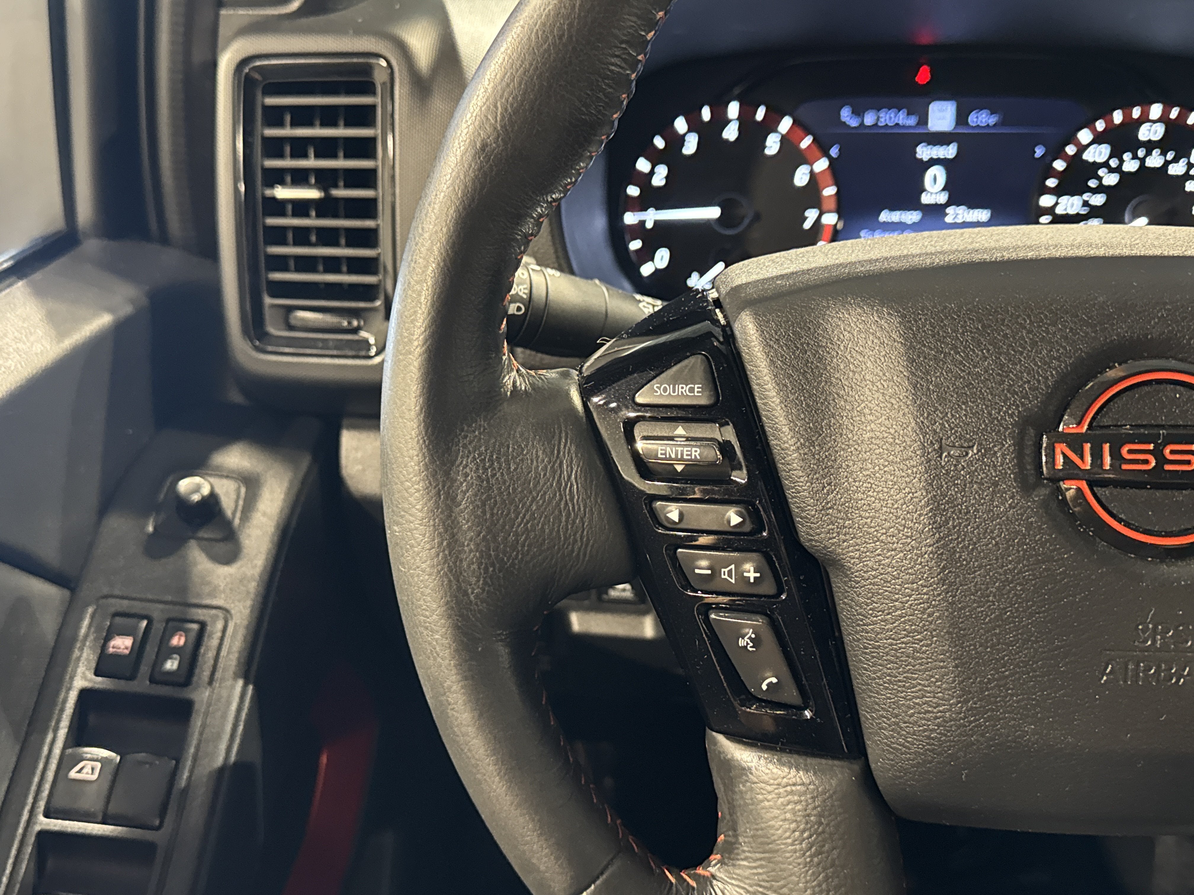 2023 Nissan Frontier PRO-4X W/Convenience and Technology Package