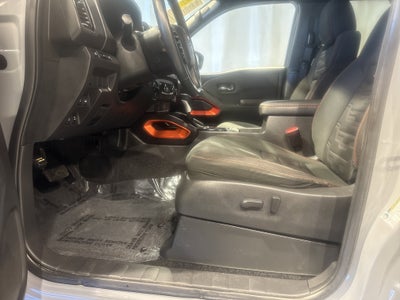 2023 Nissan Frontier PRO-4X W/Technology & Off-Road Protection Package