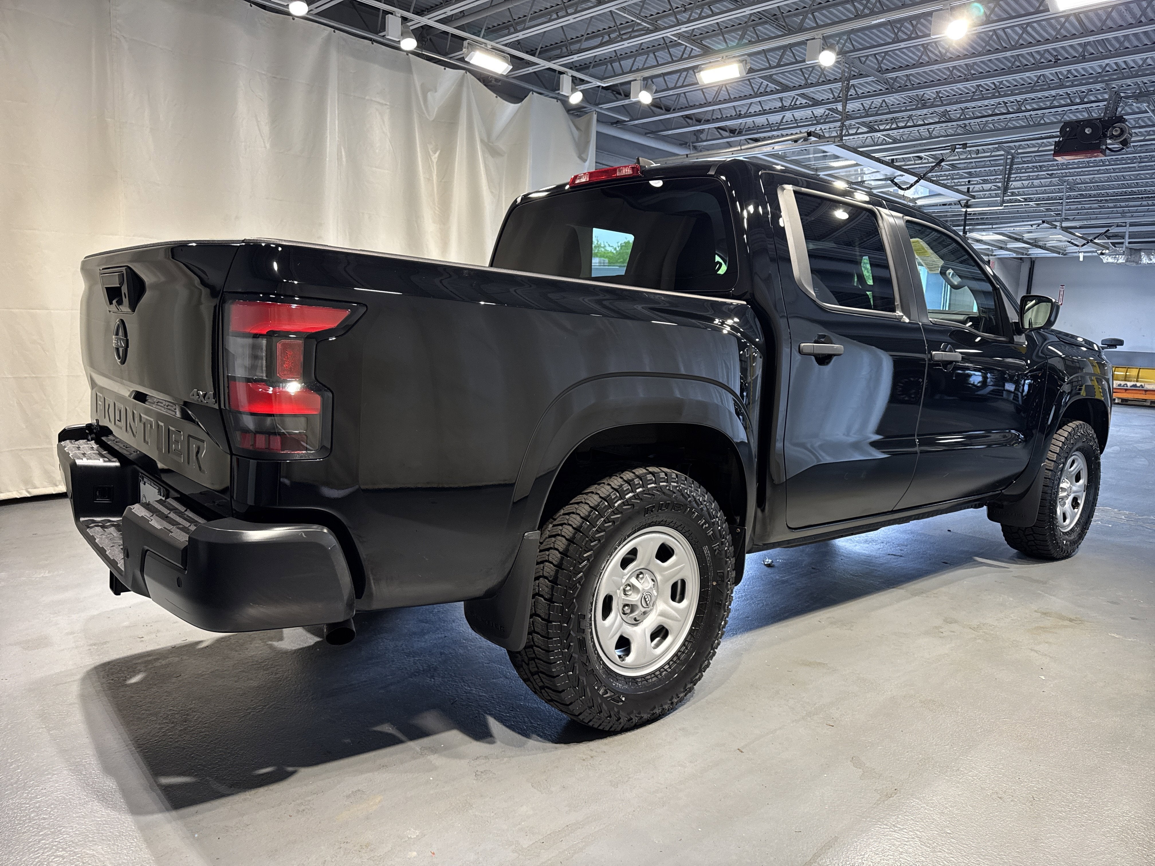 2024 Nissan Frontier S W/Technology
