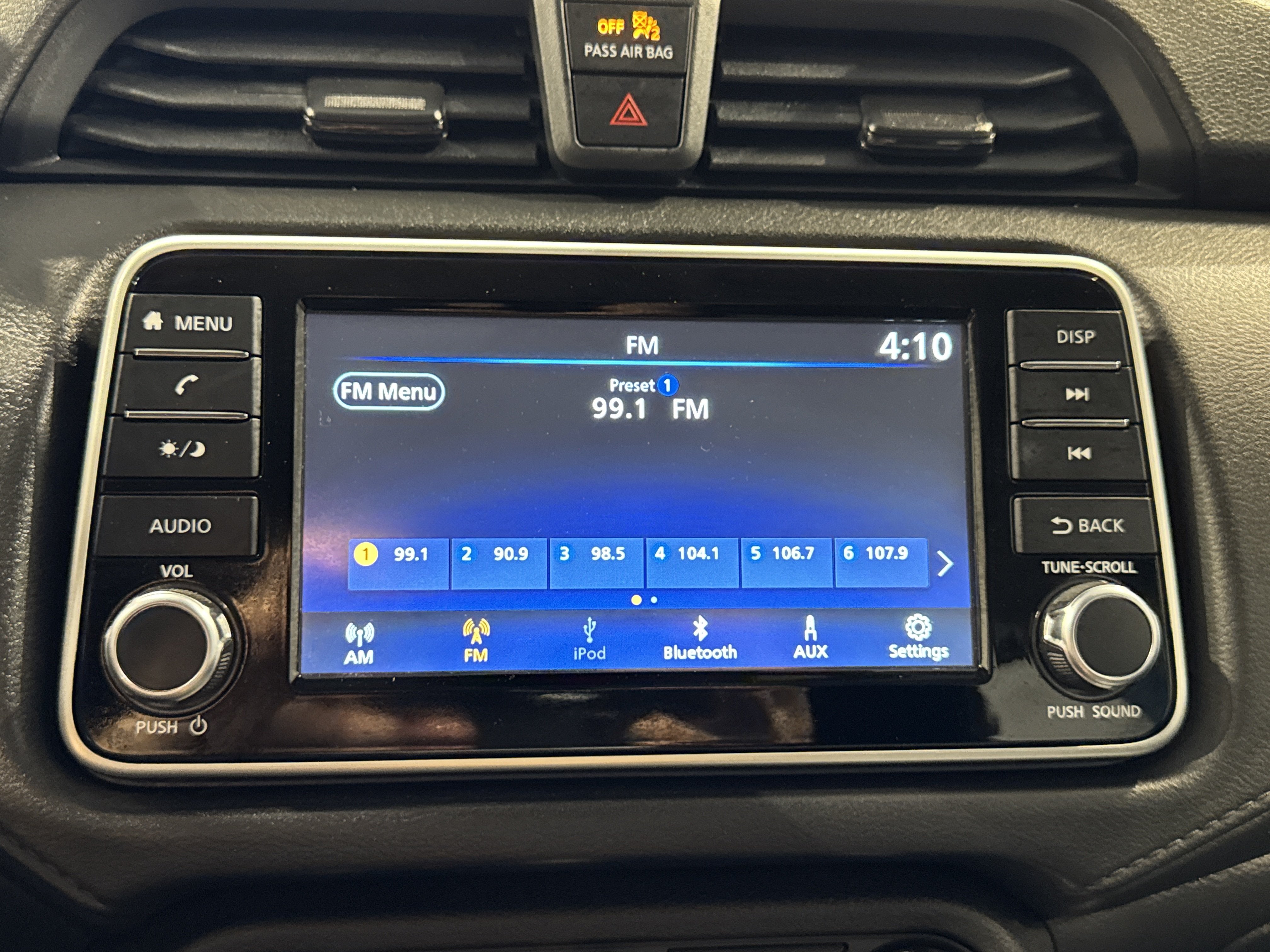 2024 Nissan Versa Base