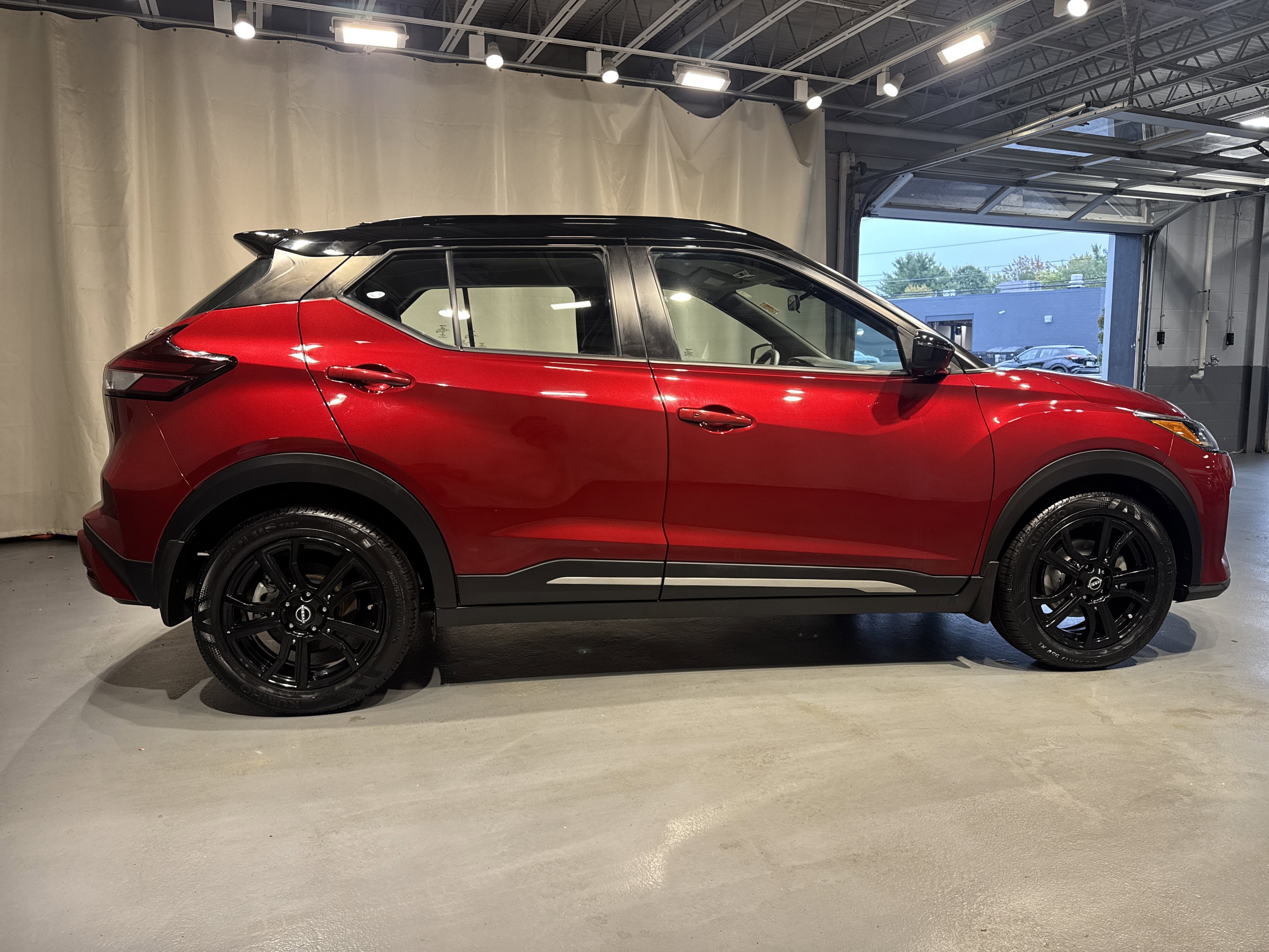 2023 Nissan Kicks SR