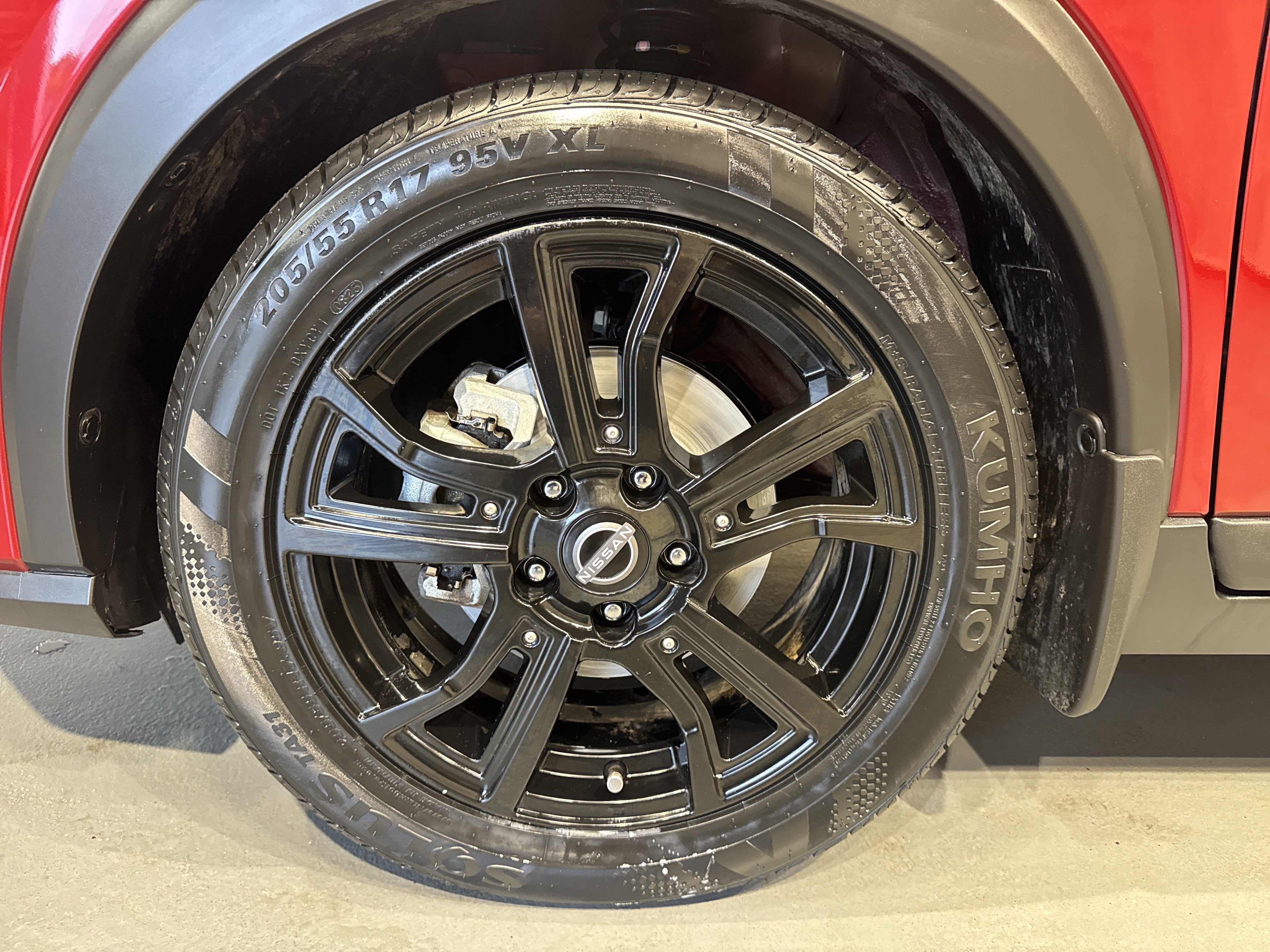 2023 Nissan Kicks SR