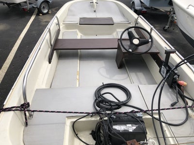 1974 BOSTON WHALER 110 SPORT Base