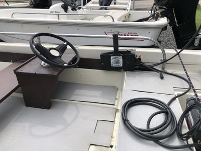 1974 BOSTON WHALER 110 SPORT Base