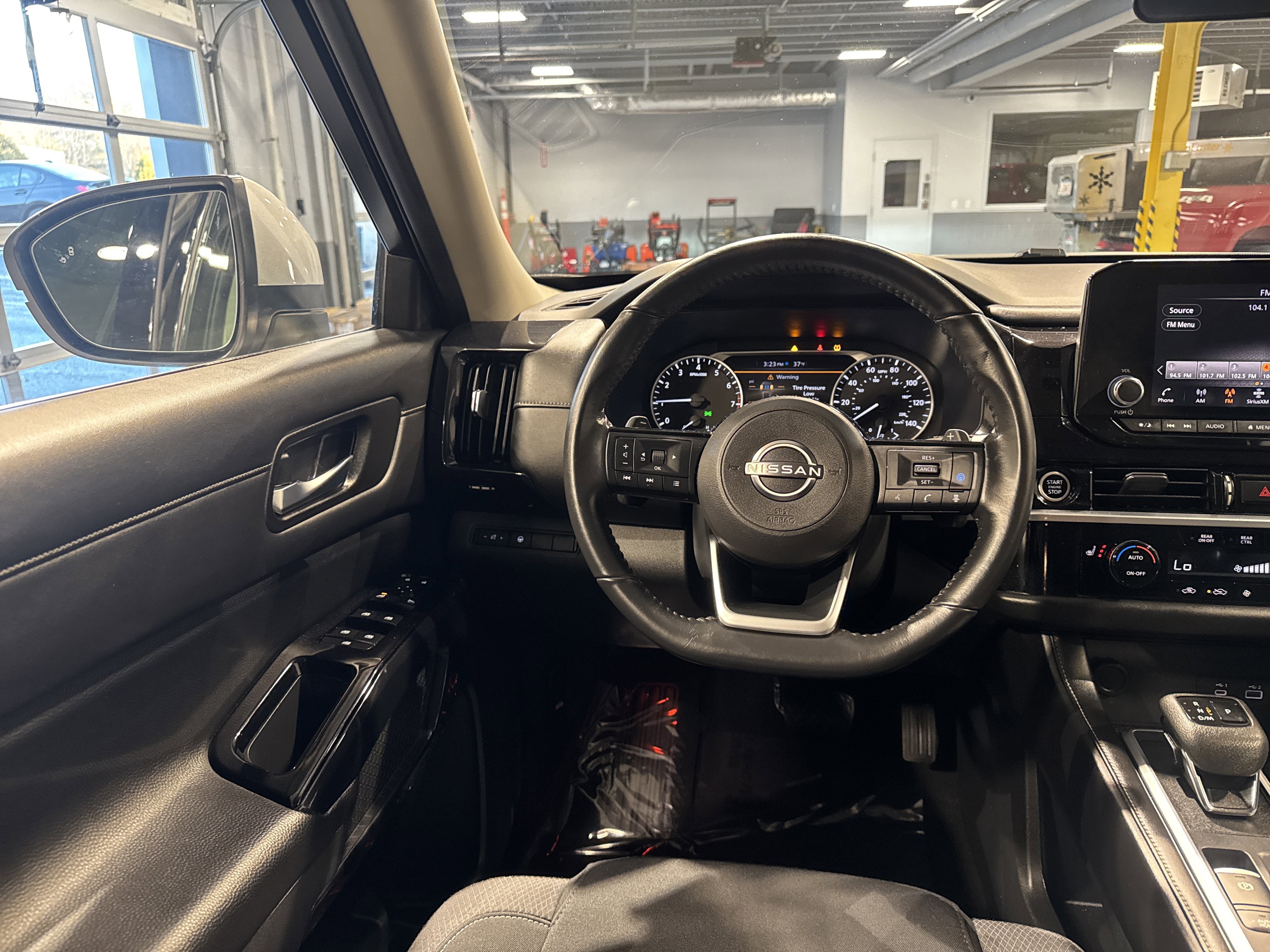 2022 Nissan Pathfinder SV