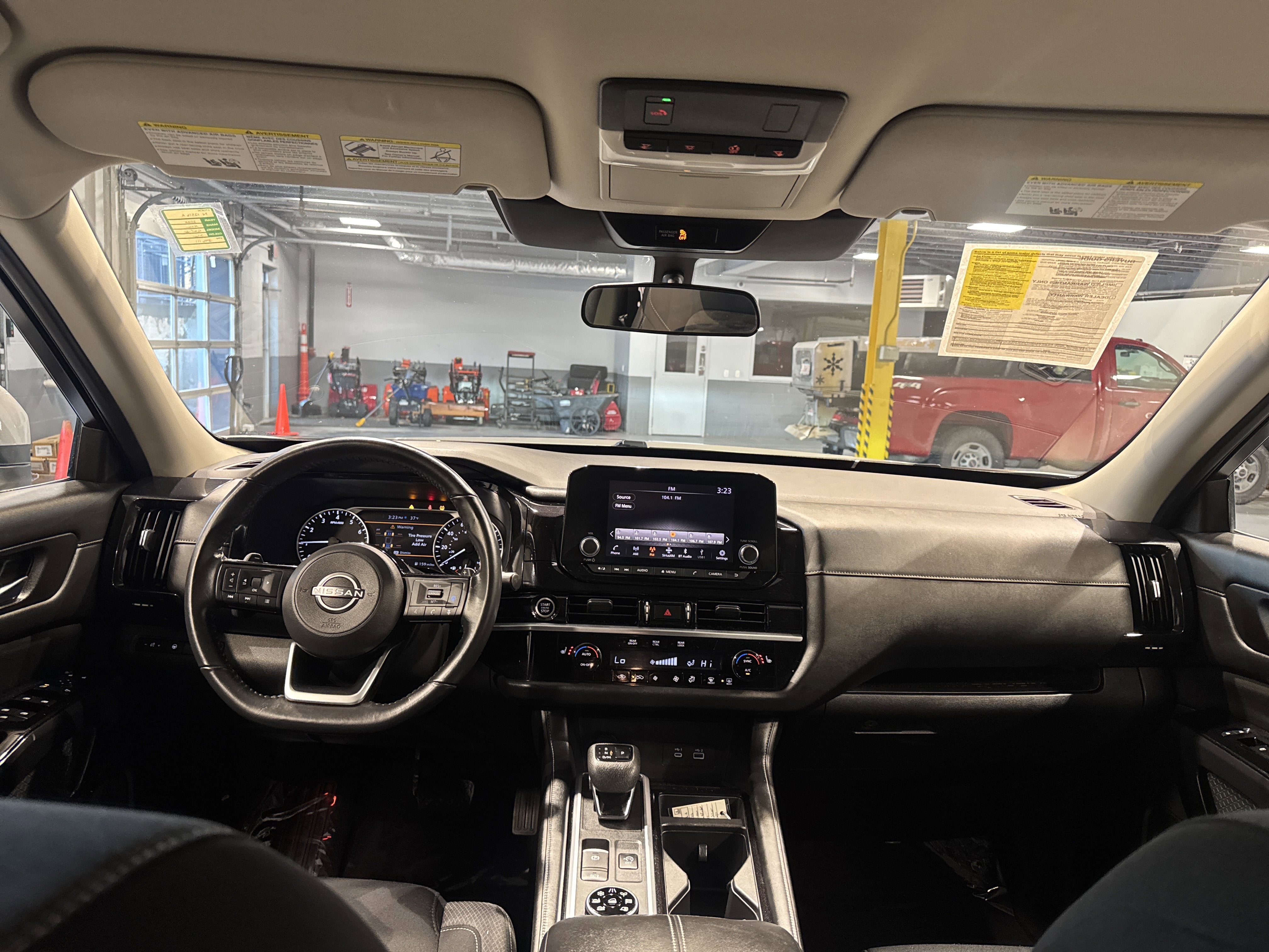 2022 Nissan Pathfinder SV