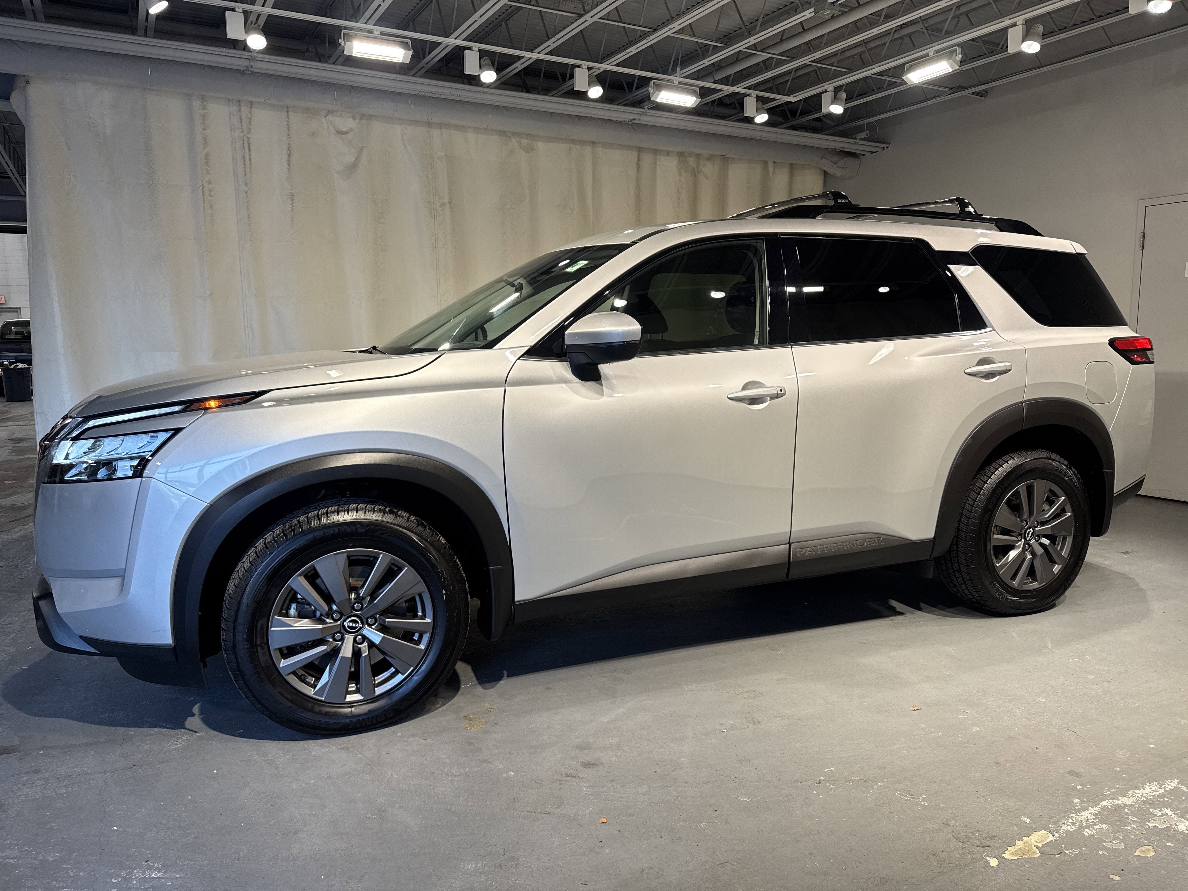 2022 Nissan Pathfinder SV