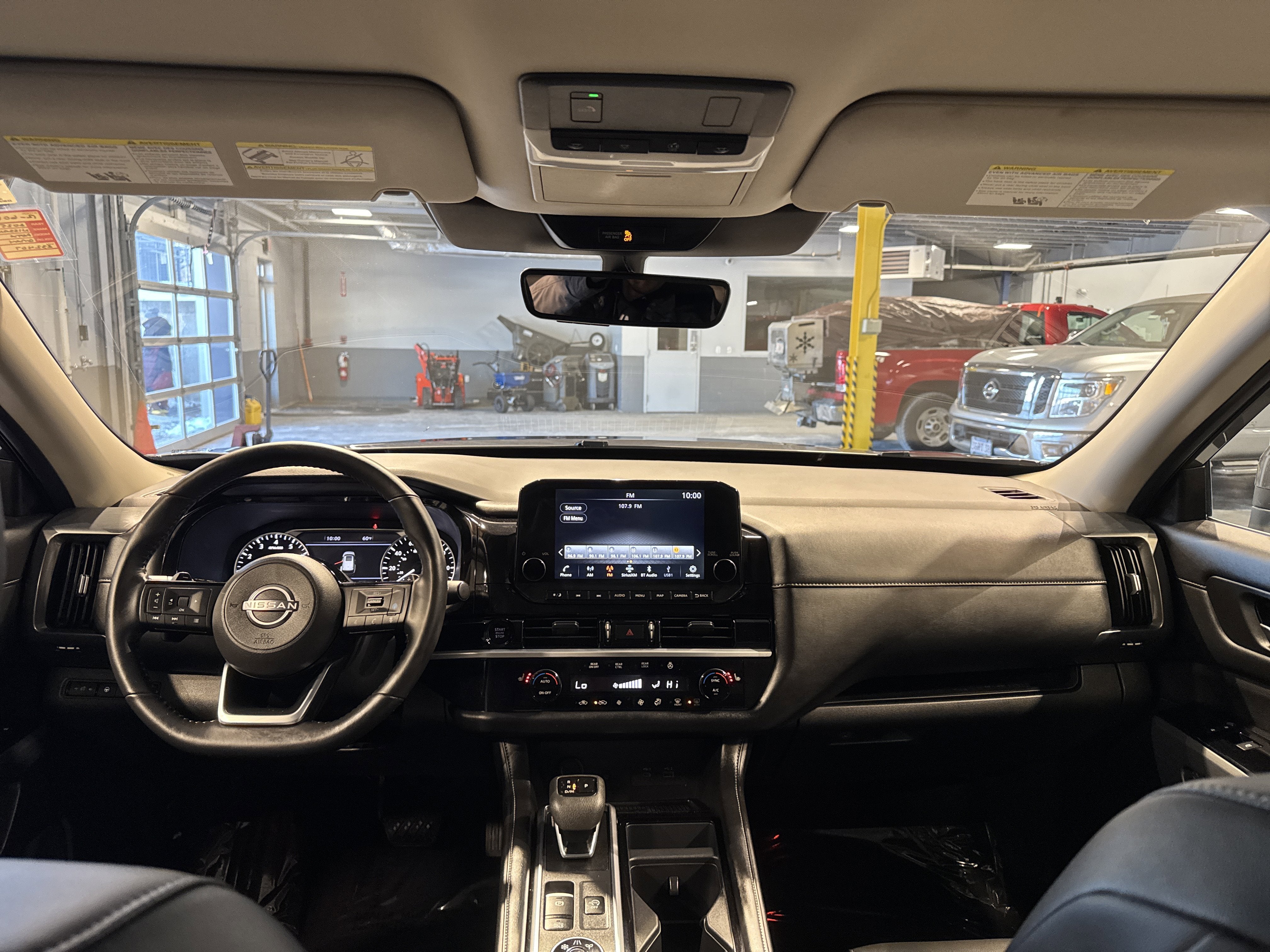 2025 Nissan Pathfinder SL