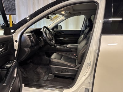 2023 Nissan Pathfinder SL W/Premium Package