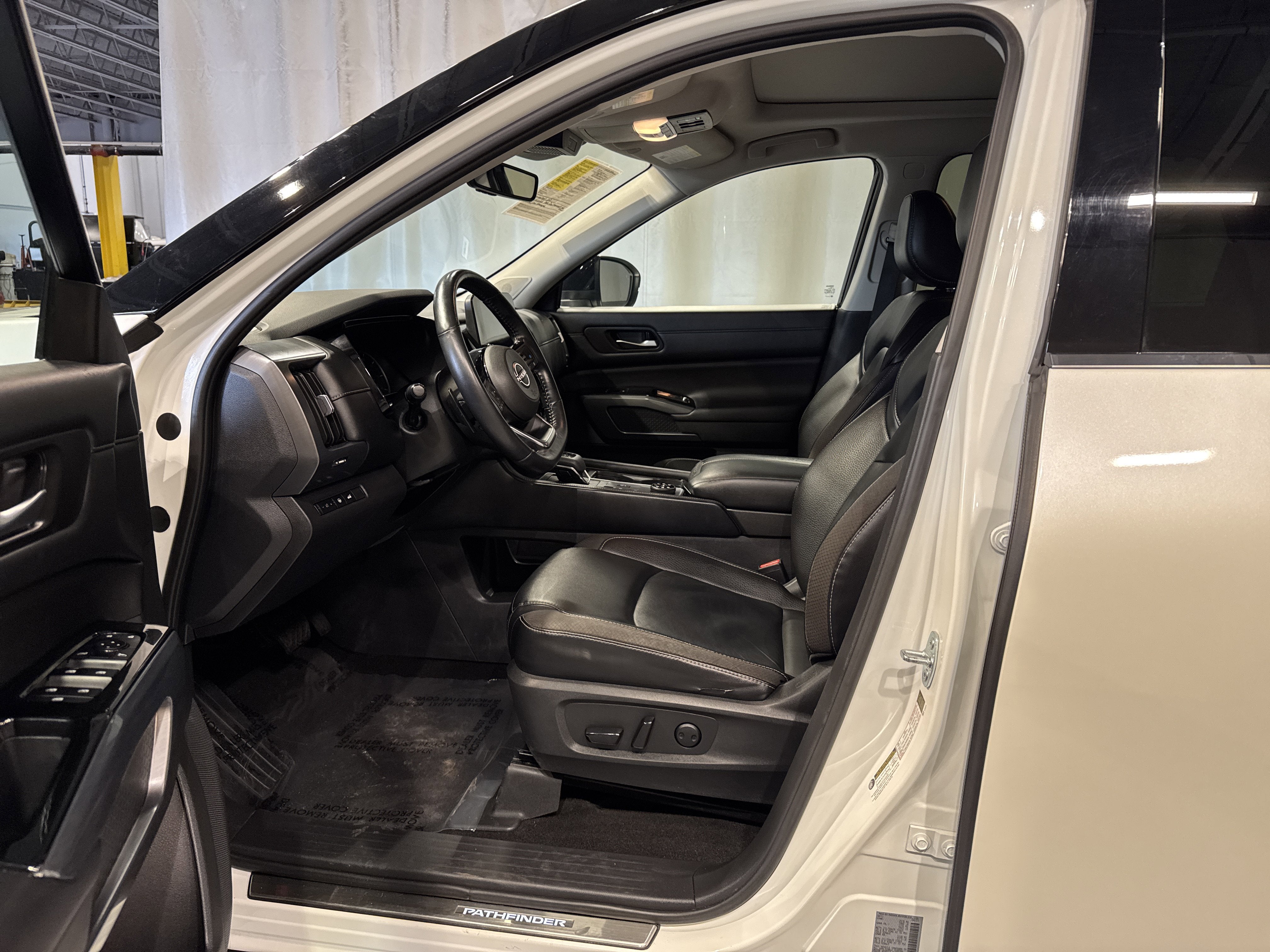 2023 Nissan Pathfinder SL W/Premium Package