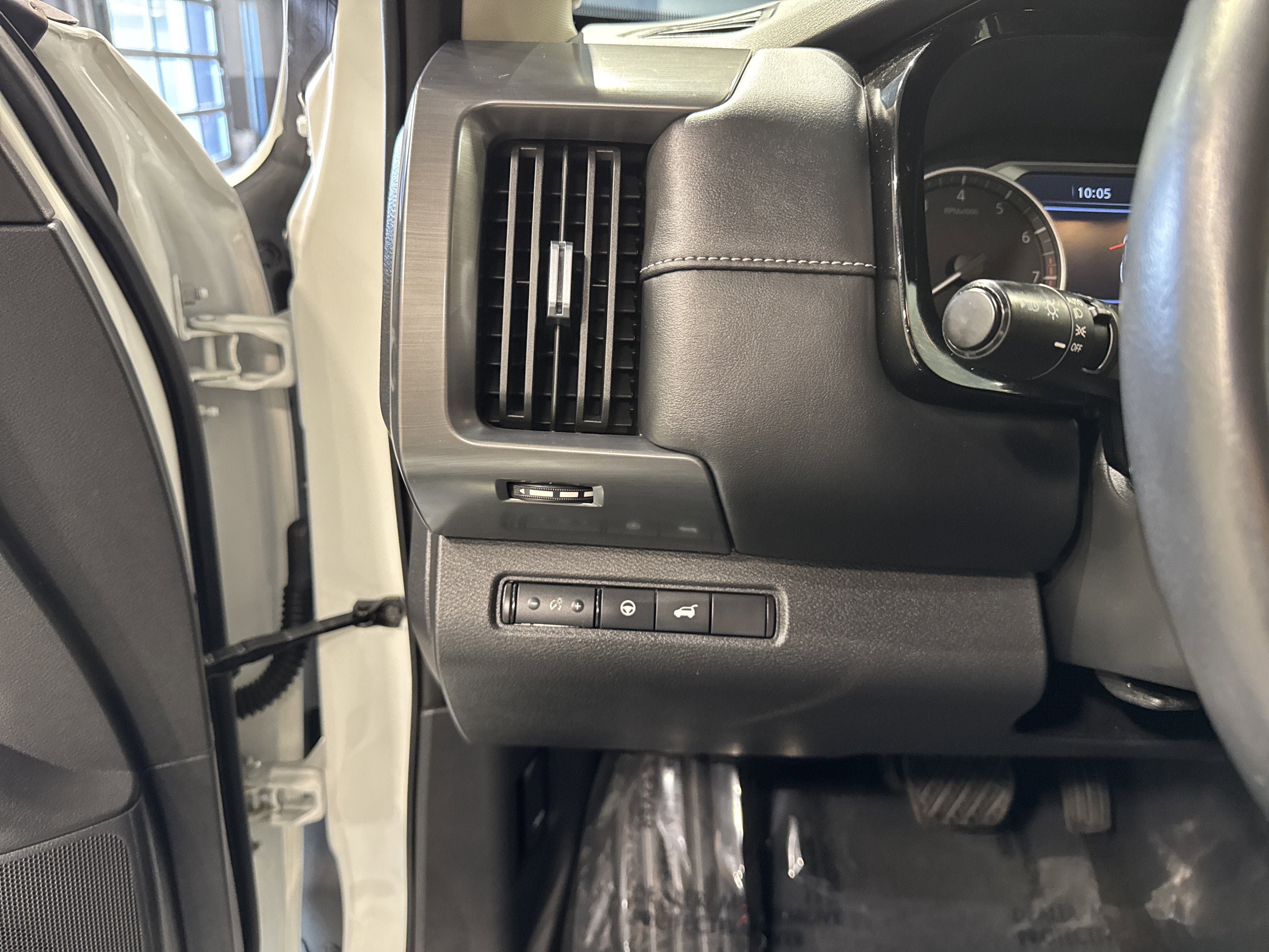 2023 Nissan Pathfinder SL W/Premium Package