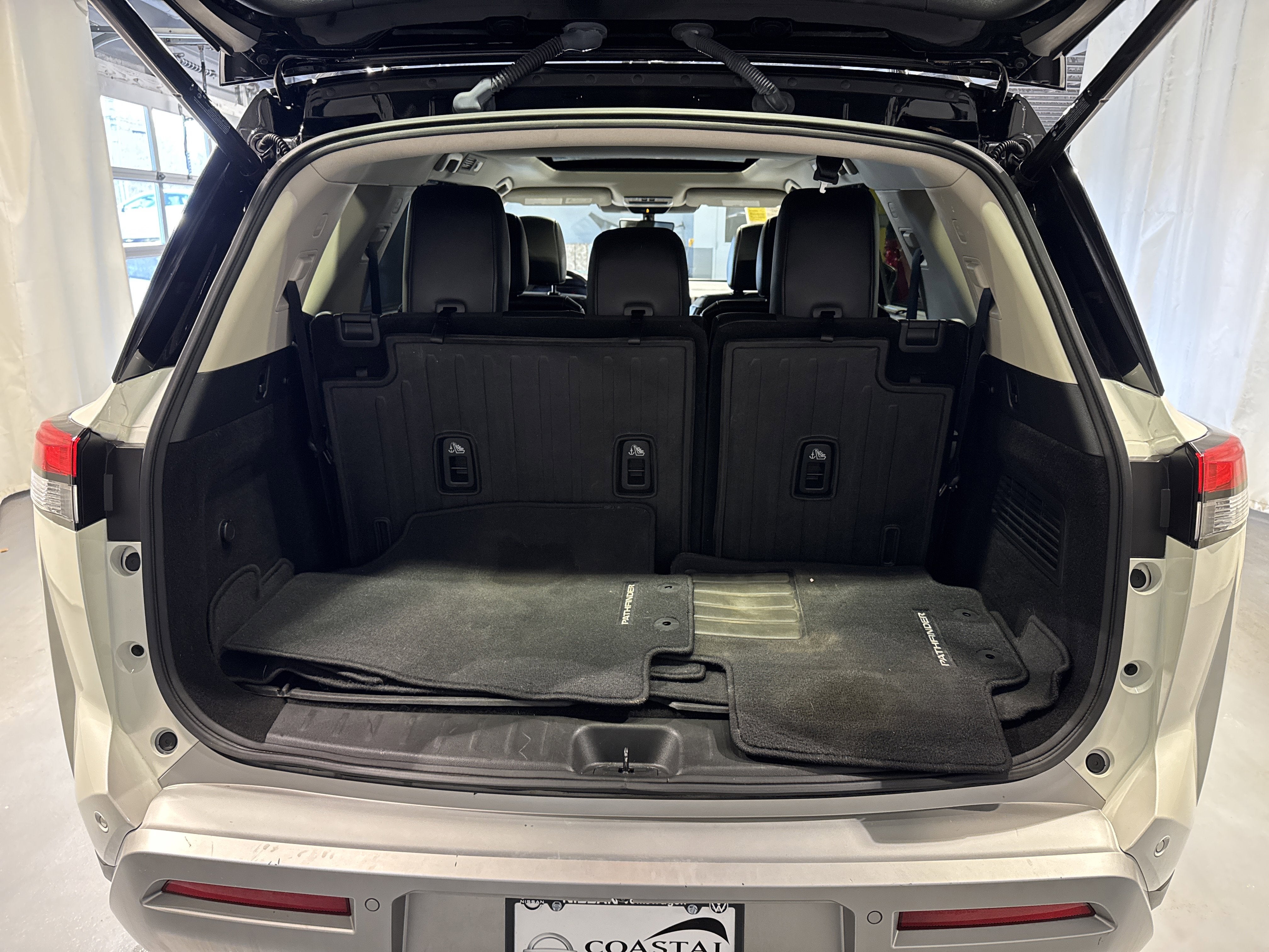 2023 Nissan Pathfinder SL W/Premium Package