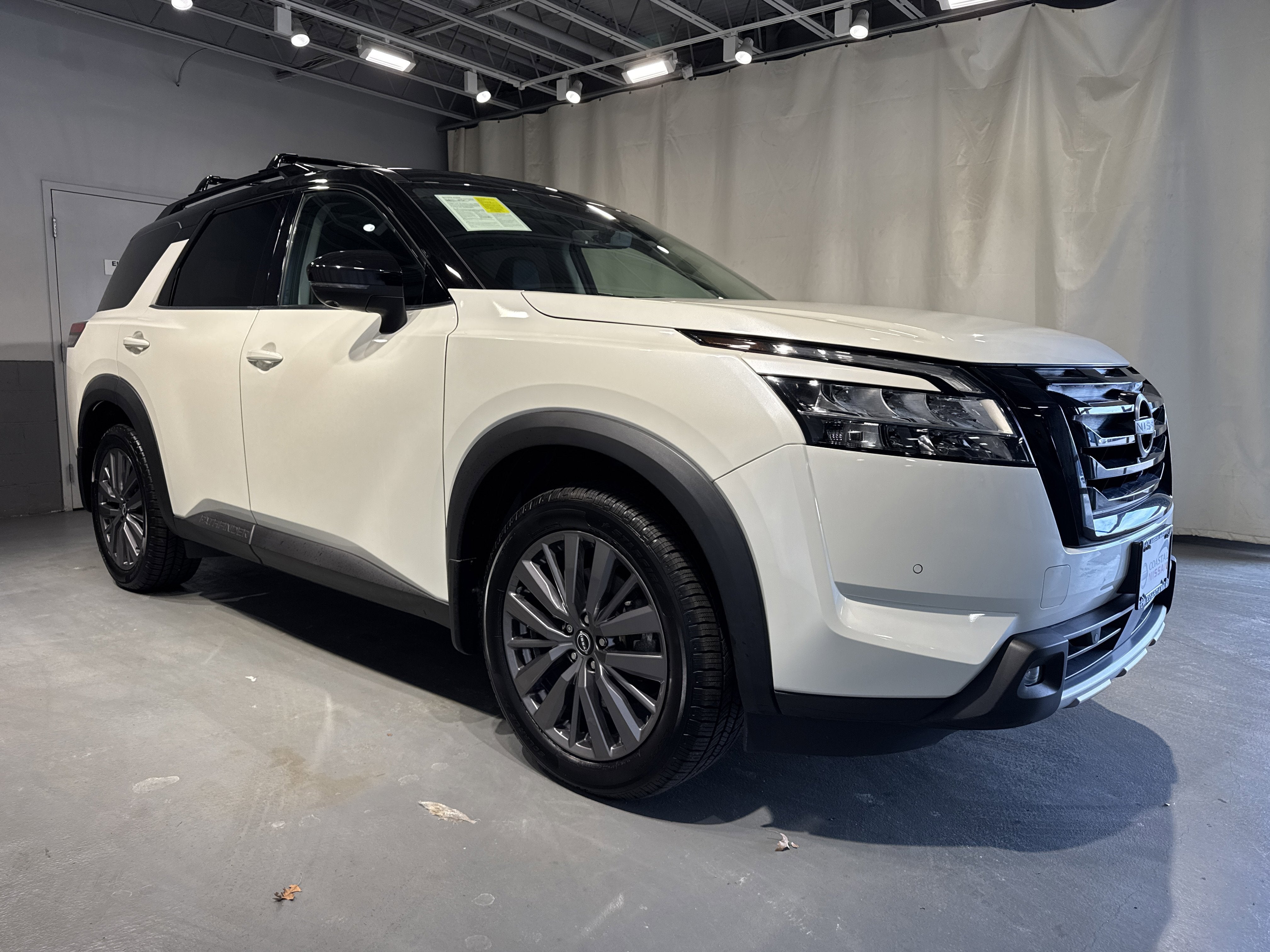 2023 Nissan Pathfinder SL W/Premium Package