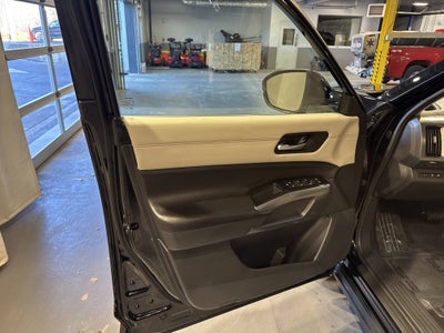 2023 Nissan Pathfinder SL W/Premium Package