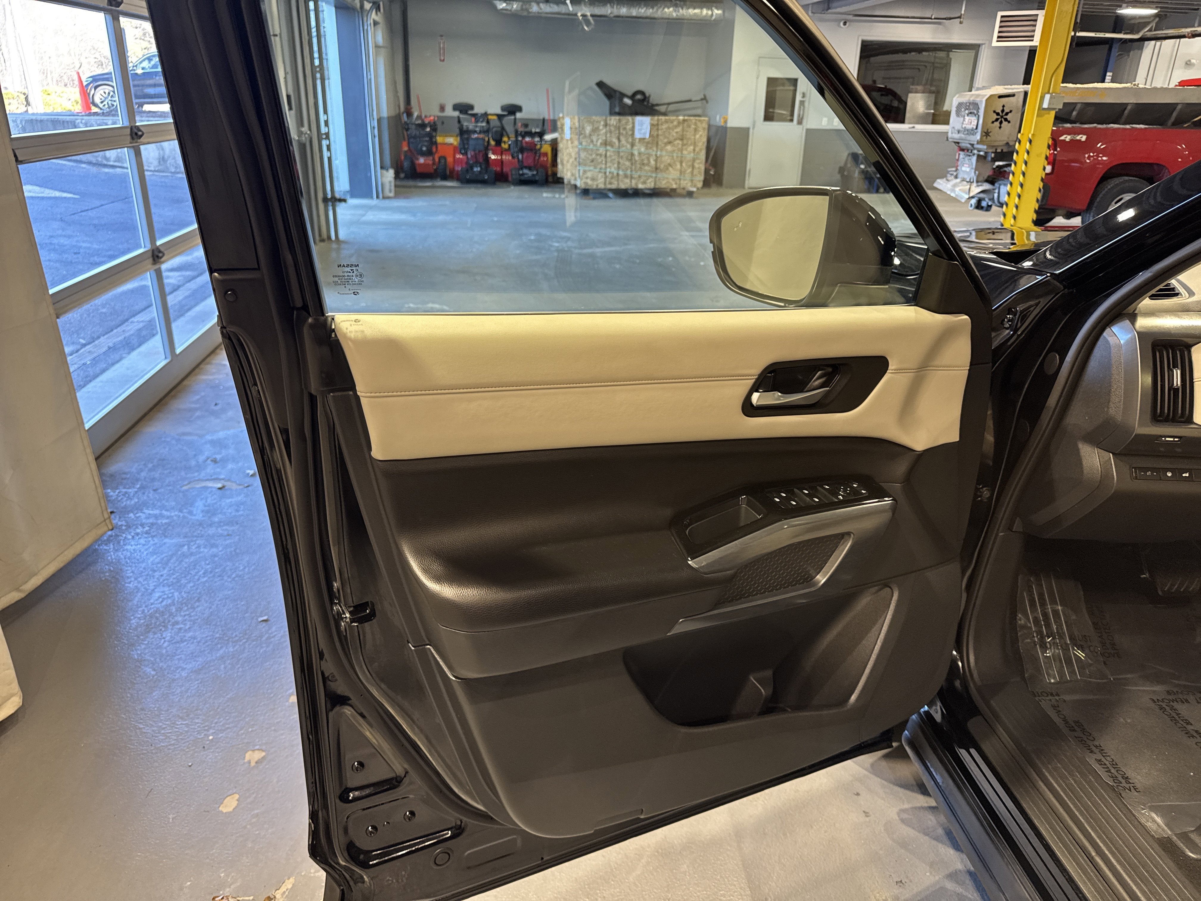 2023 Nissan Pathfinder SL W/Premium Package