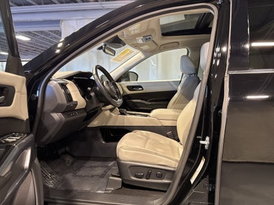 2023 Nissan Pathfinder SL W/Premium Package