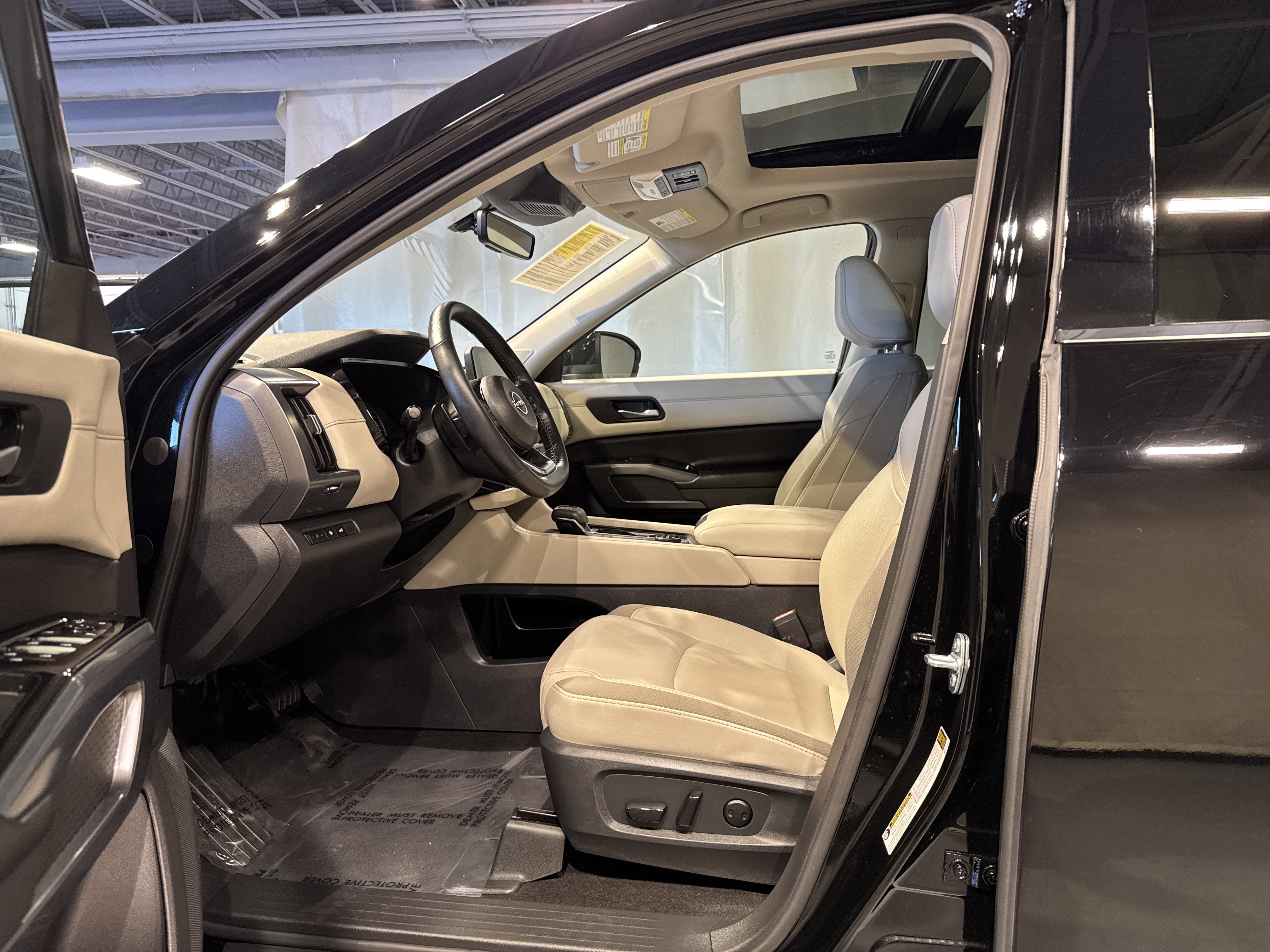 2023 Nissan Pathfinder SL W/Premium Package