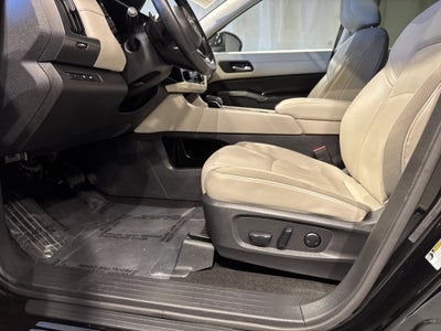 2023 Nissan Pathfinder SL W/Premium Package