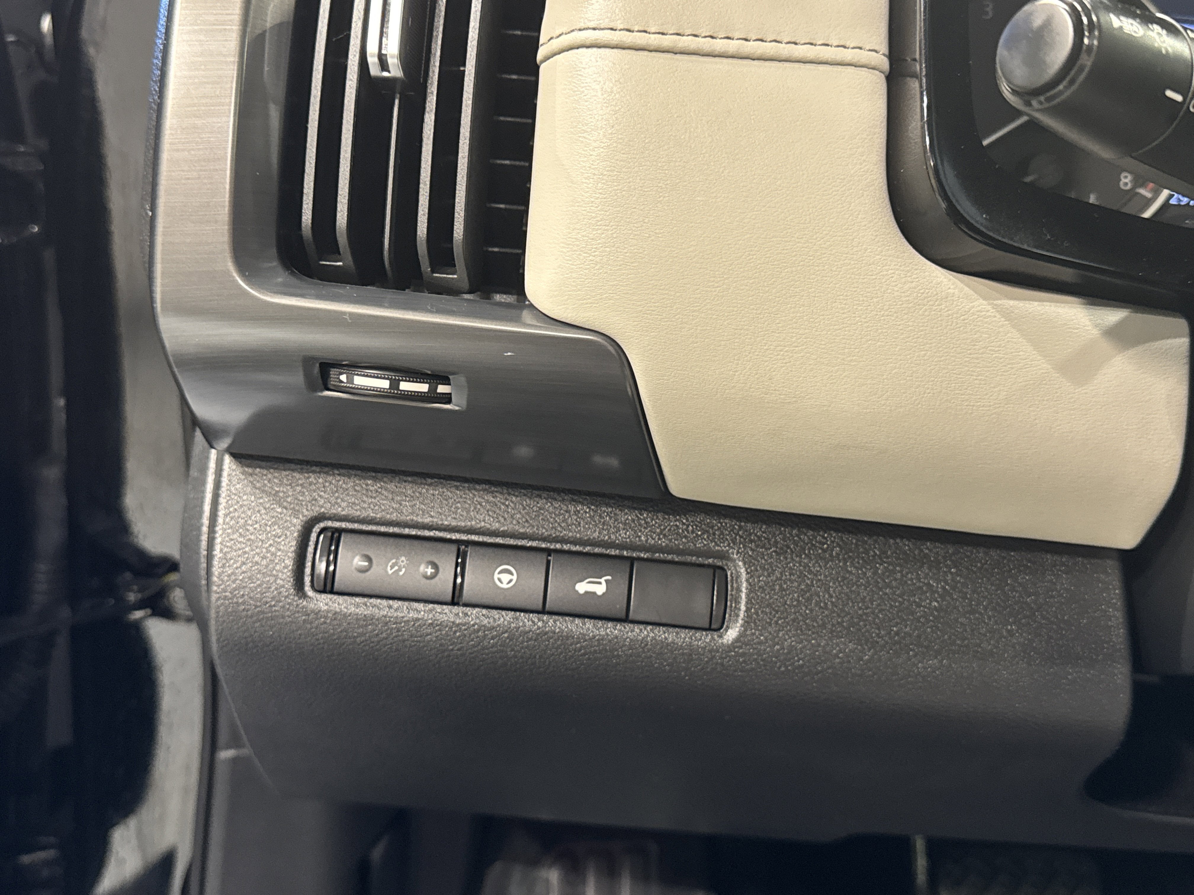 2023 Nissan Pathfinder SL W/Premium Package