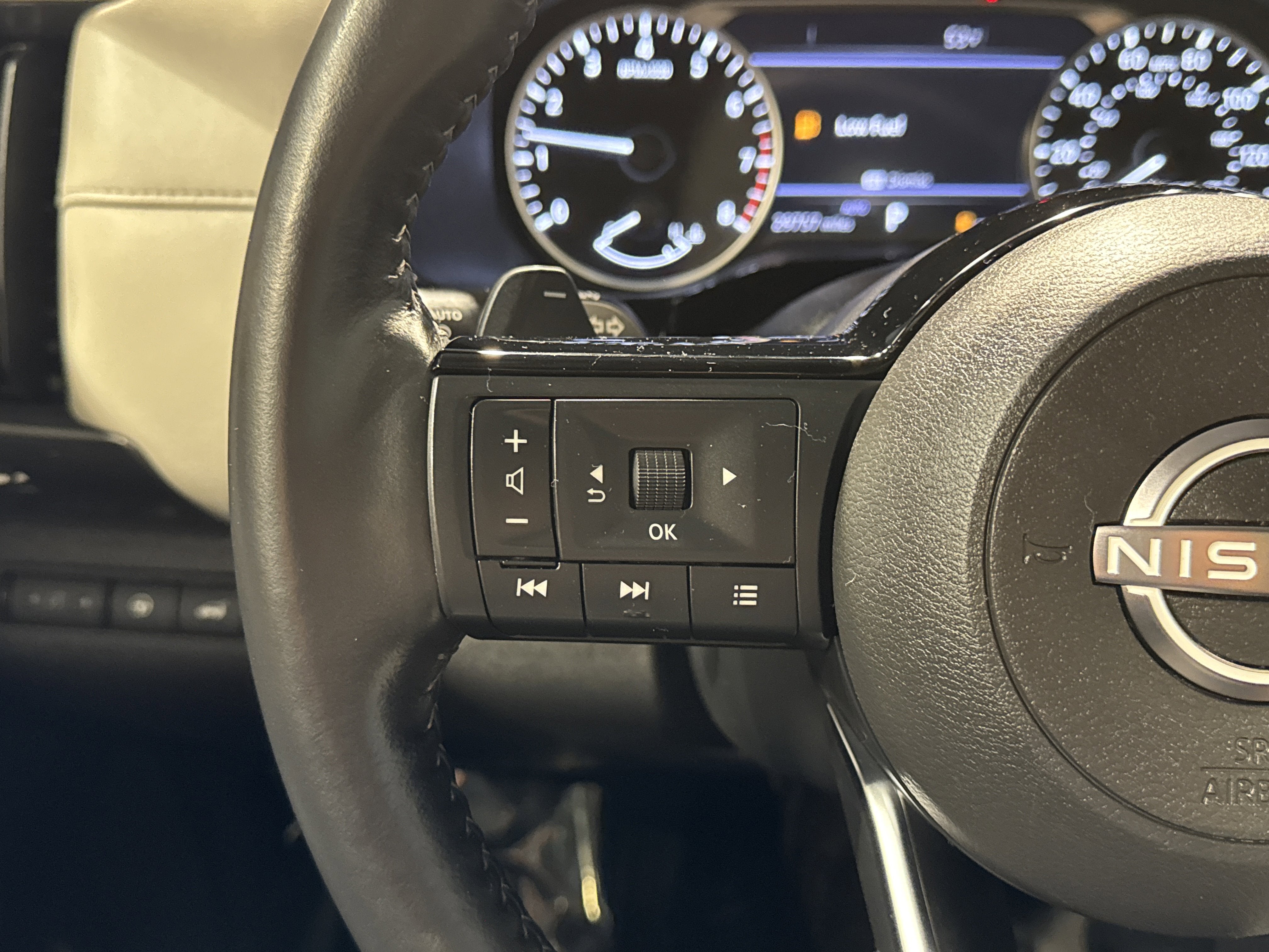 2023 Nissan Pathfinder SL W/Premium Package