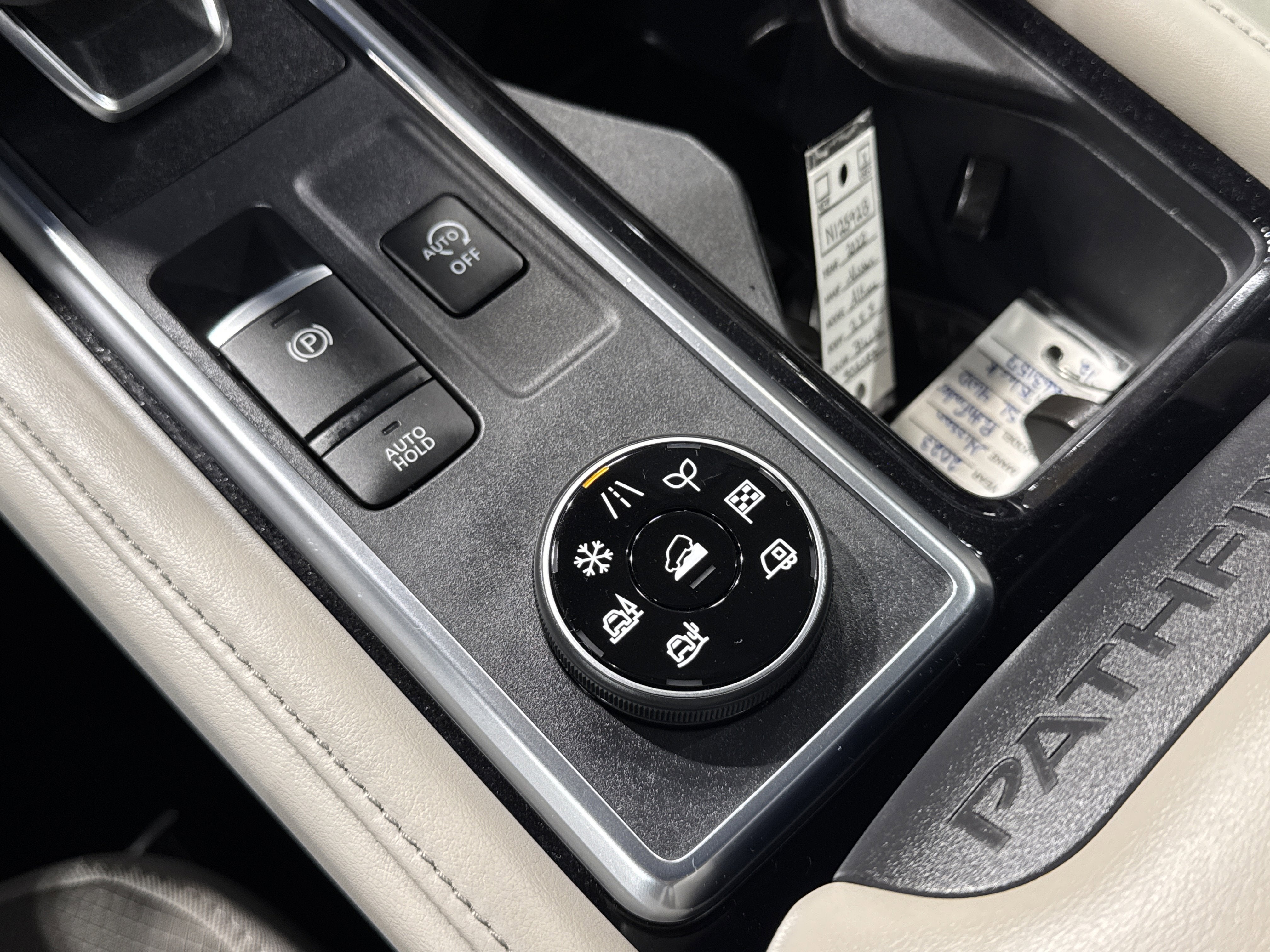 2023 Nissan Pathfinder SL W/Premium Package