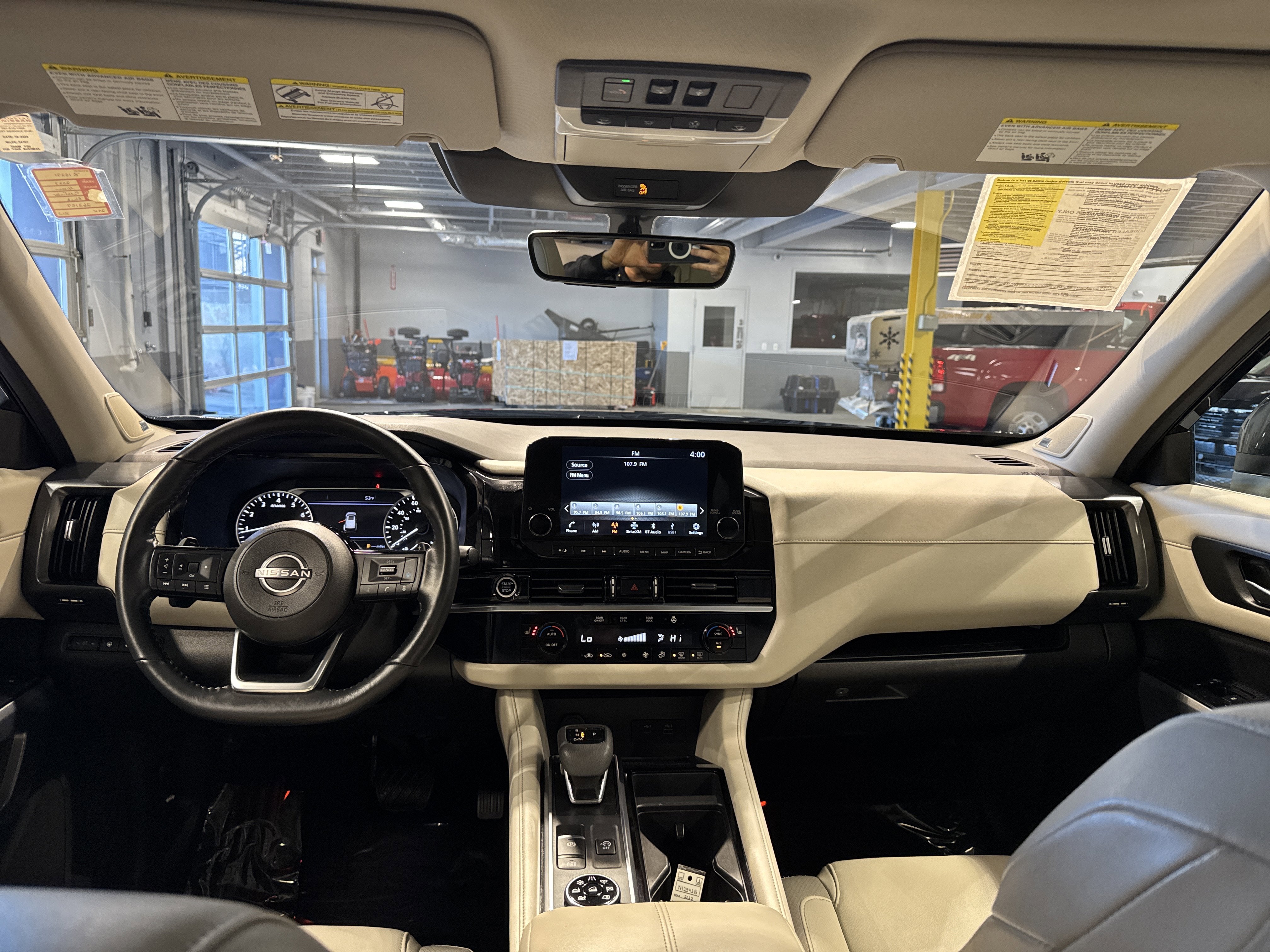 2023 Nissan Pathfinder SL W/Premium Package