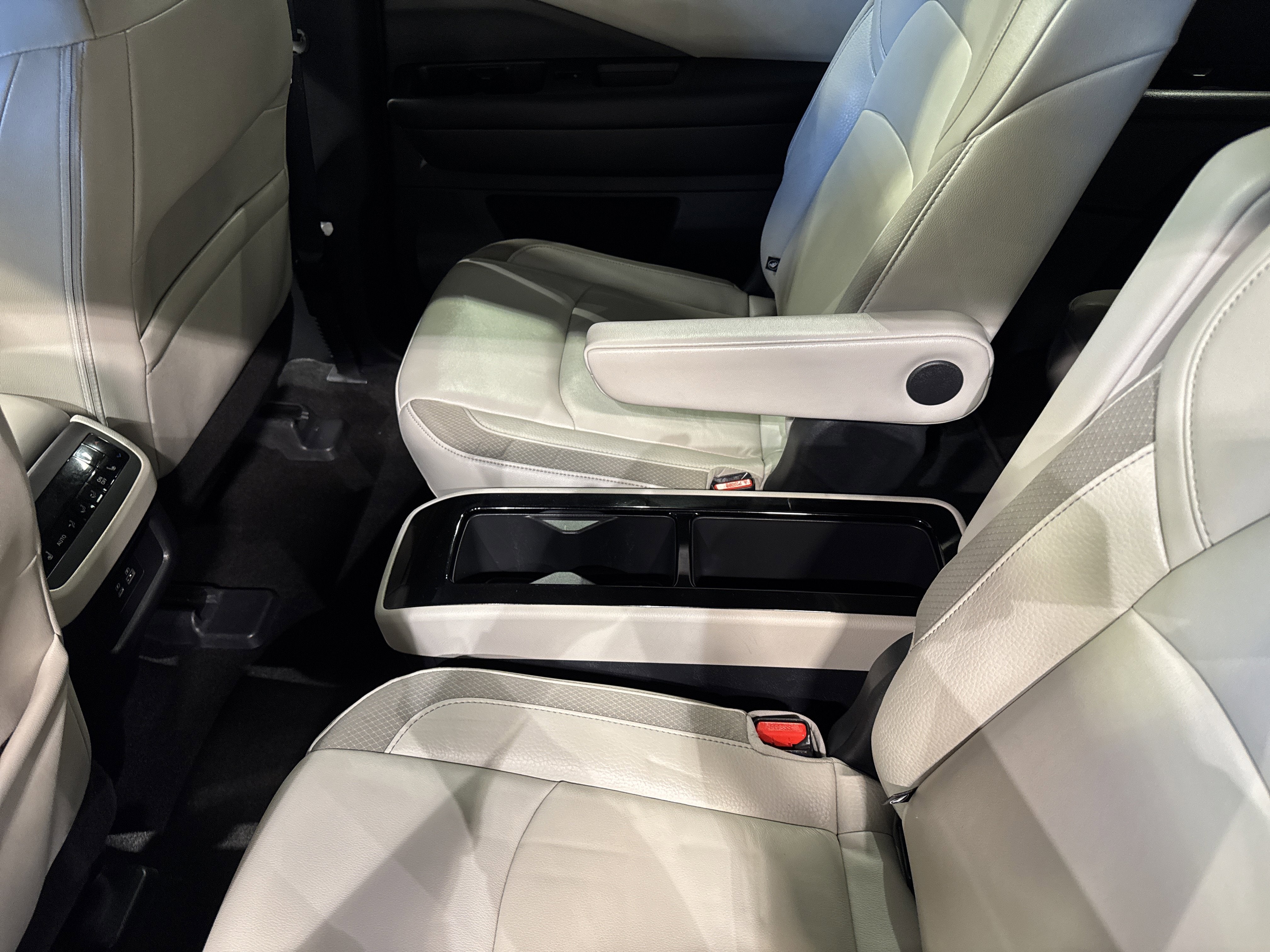 2023 Nissan Pathfinder SL W/Premium Package