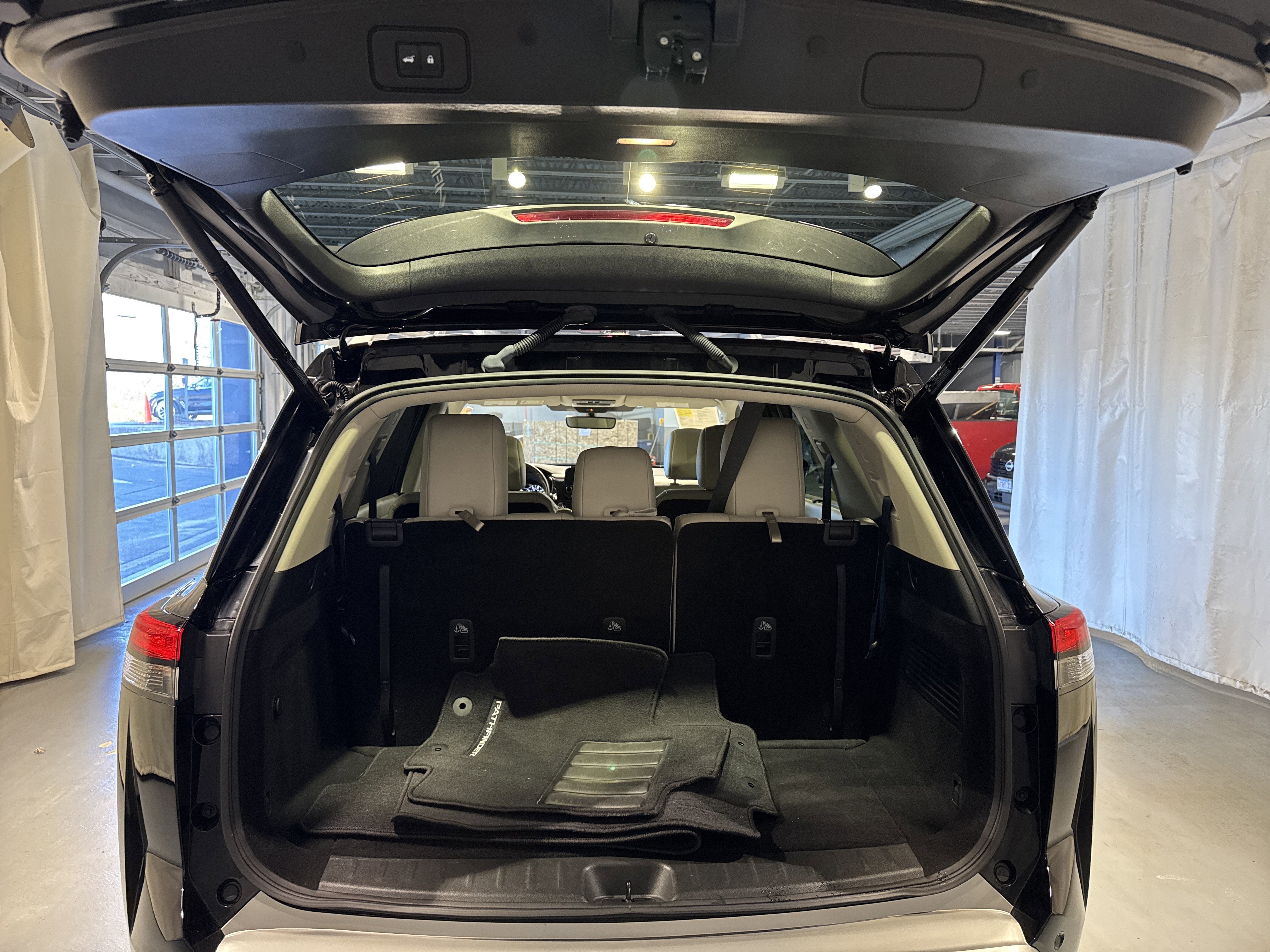 2023 Nissan Pathfinder SL W/Premium Package