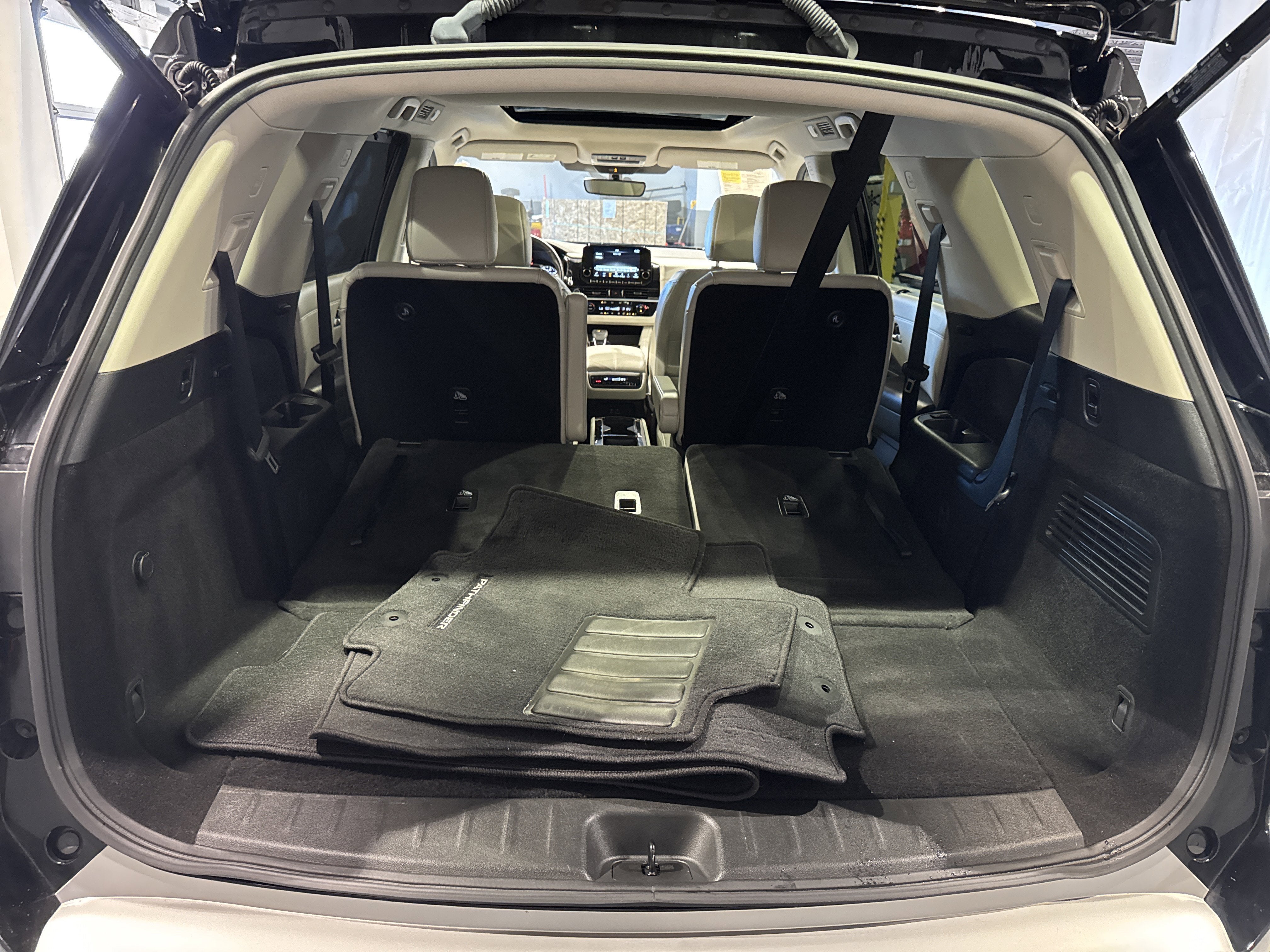 2023 Nissan Pathfinder SL W/Premium Package