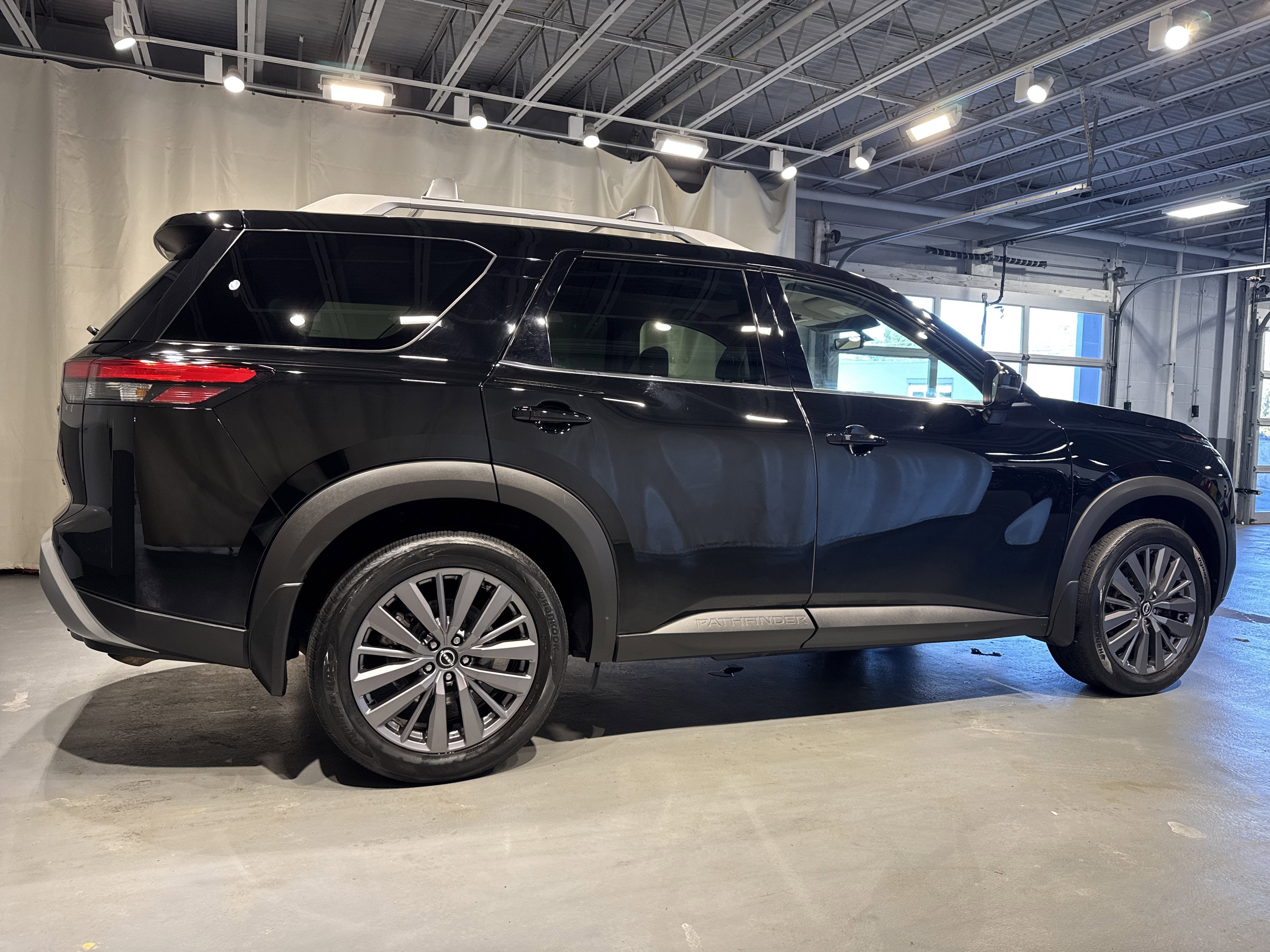 2023 Nissan Pathfinder SL W/Premium Package