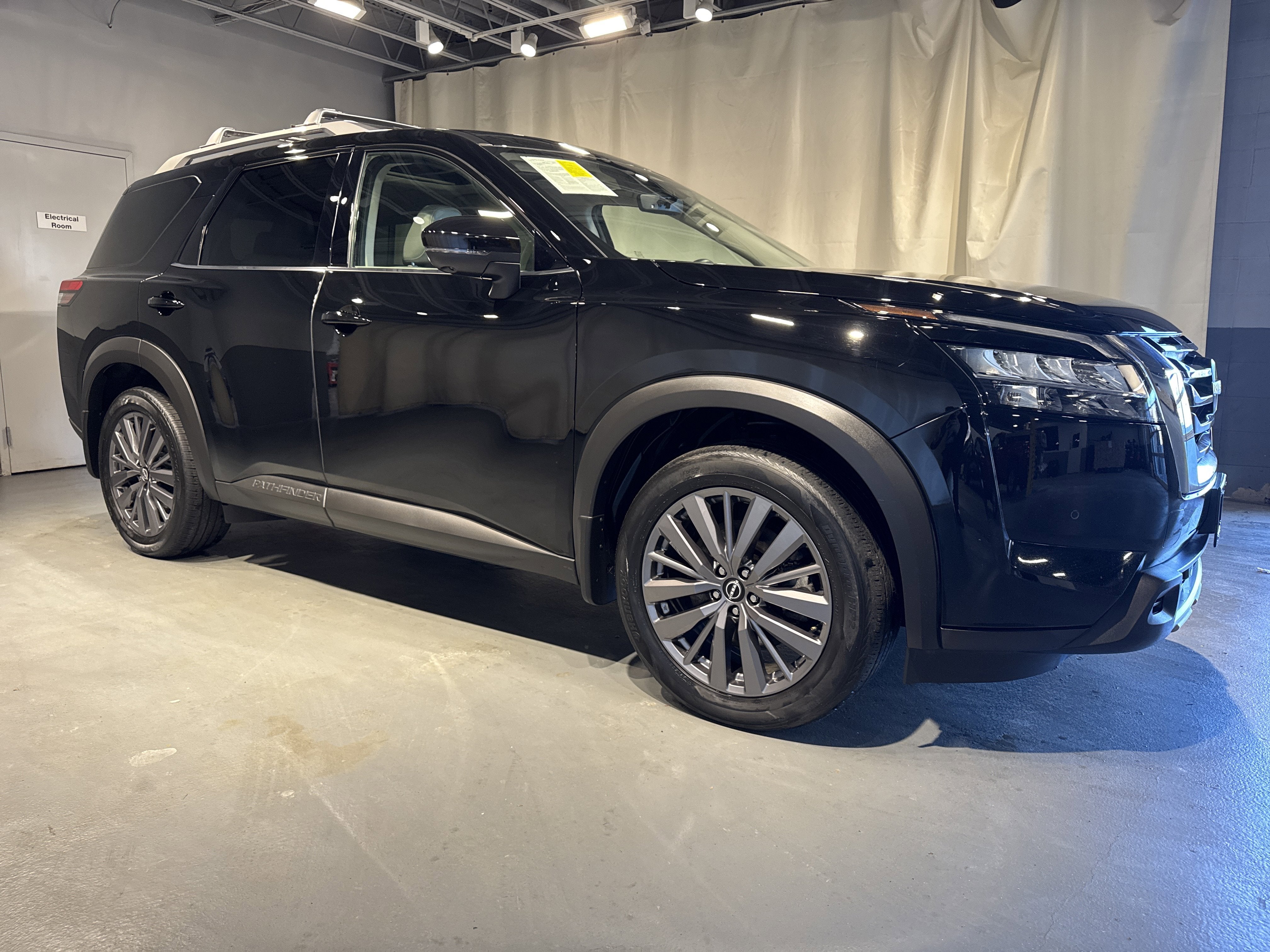 2023 Nissan Pathfinder SL W/Premium Package