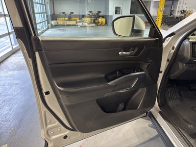 2023 Nissan Pathfinder SL W/Premium Package