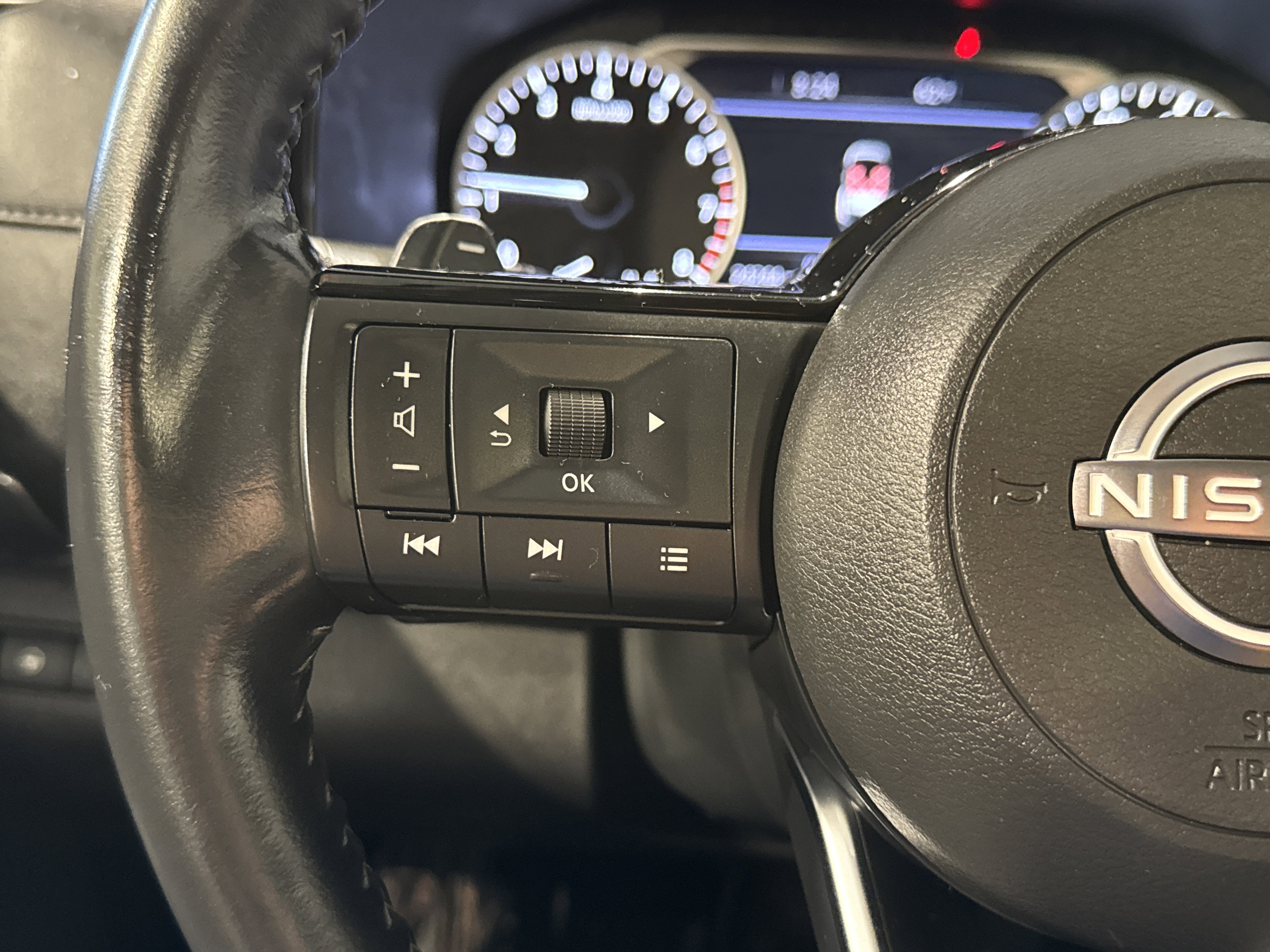 2023 Nissan Pathfinder SL W/Premium Package