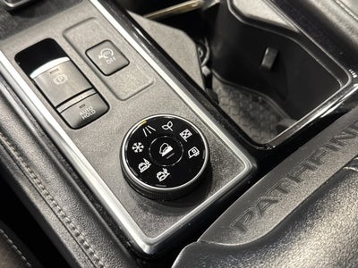 2023 Nissan Pathfinder SL W/Premium Package