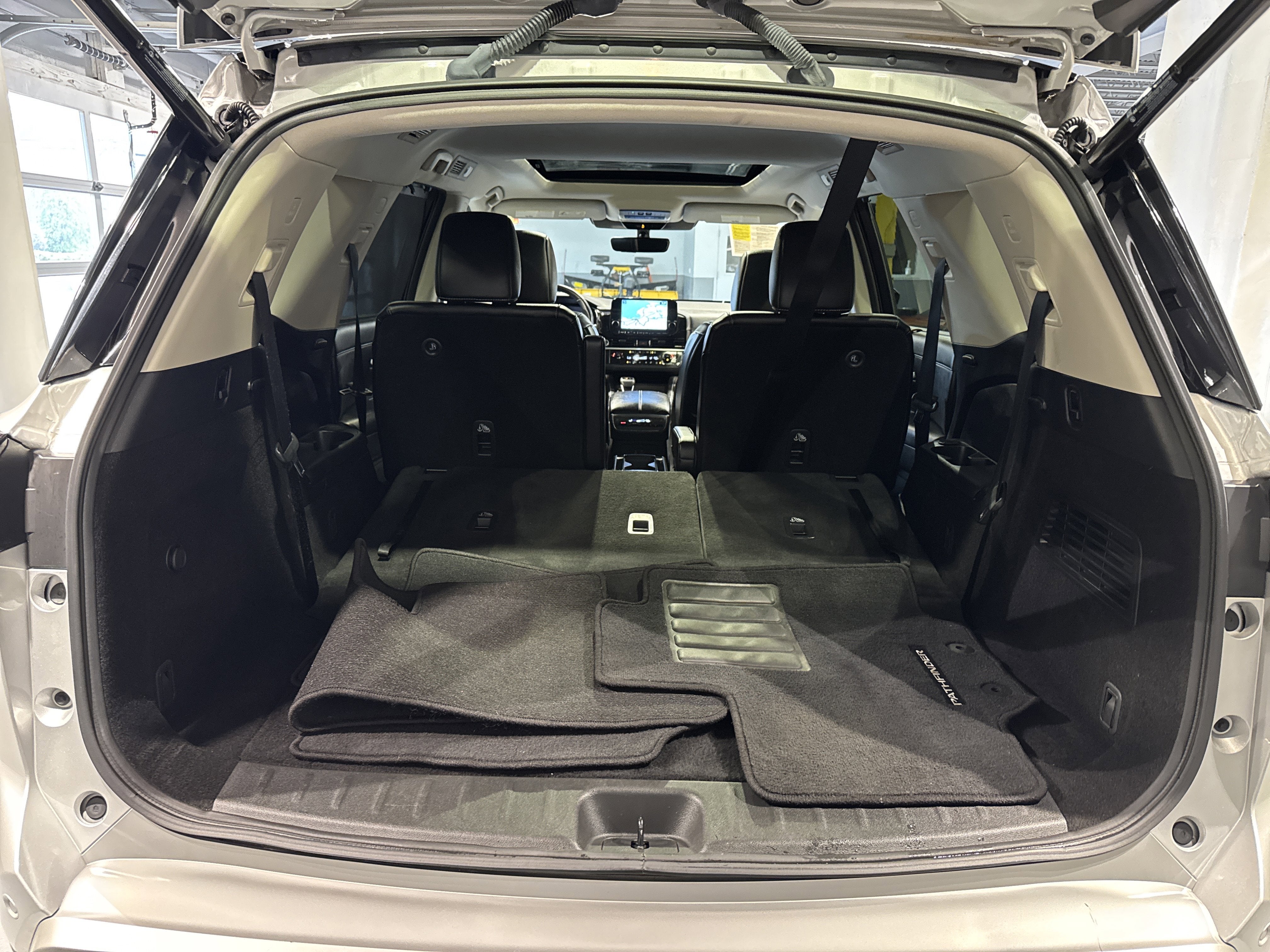 2023 Nissan Pathfinder SL W/Premium Package