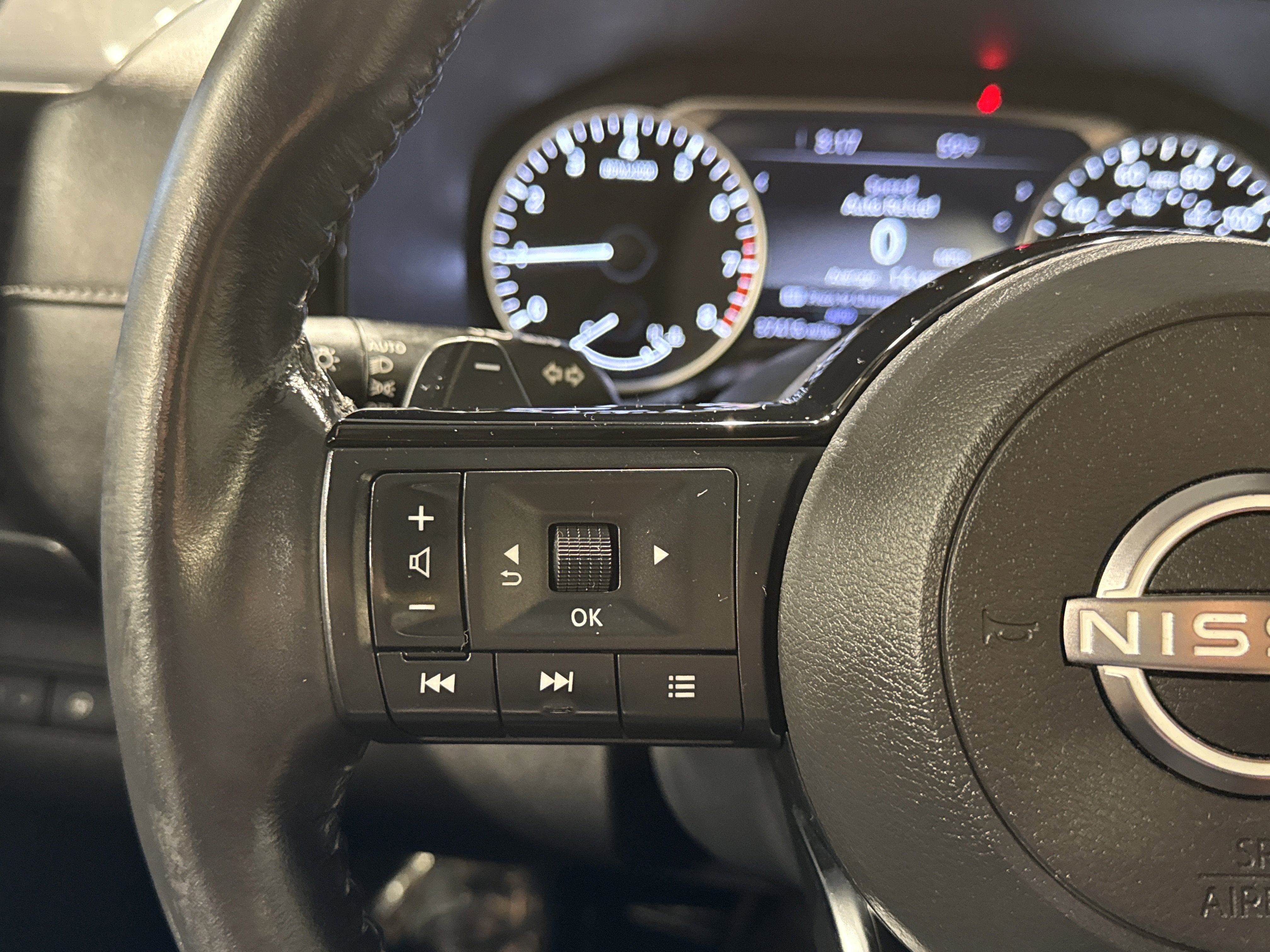 2023 Nissan Pathfinder SL W/Premium Package