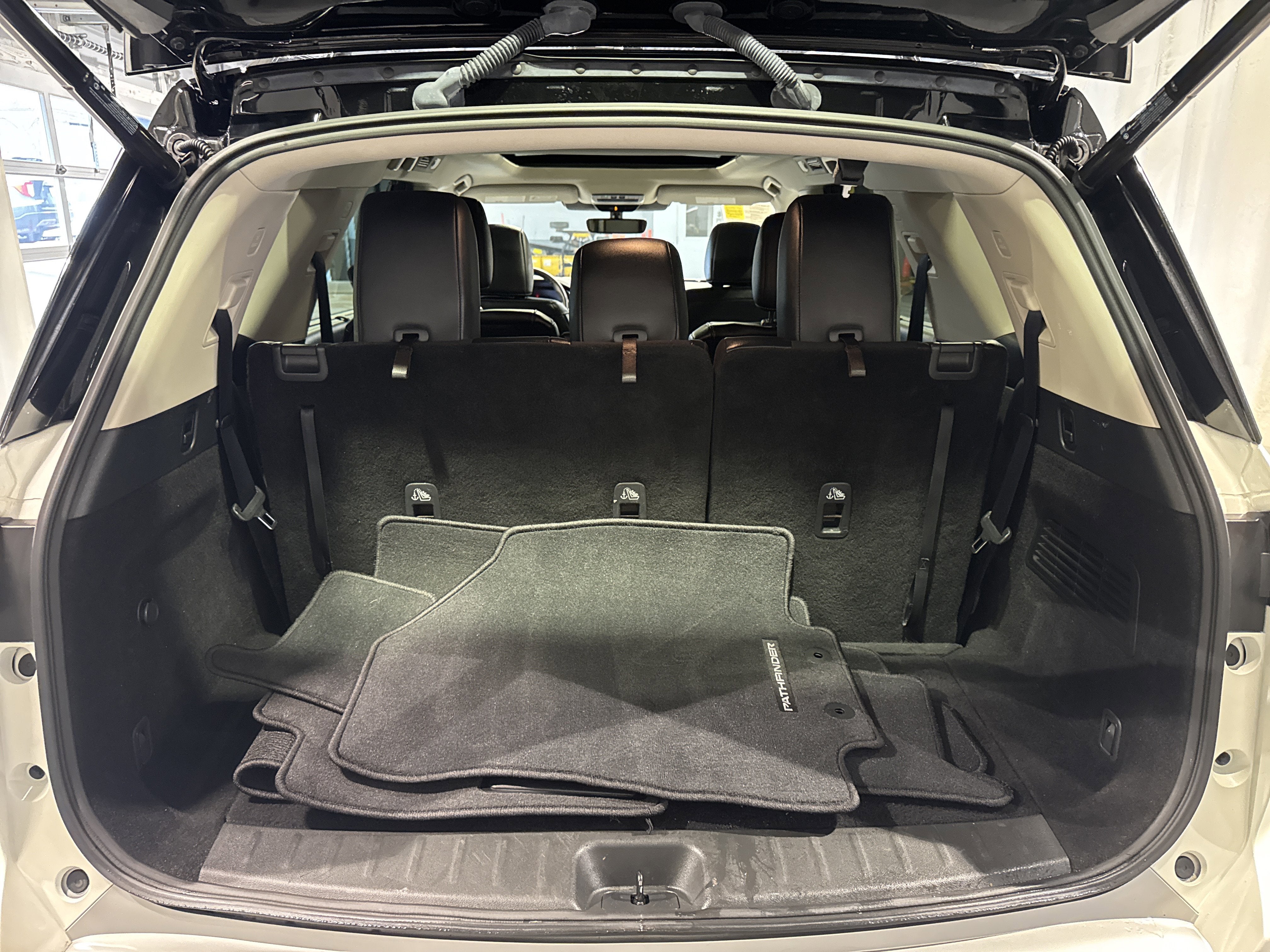 2023 Nissan Pathfinder SL W/Premium Package