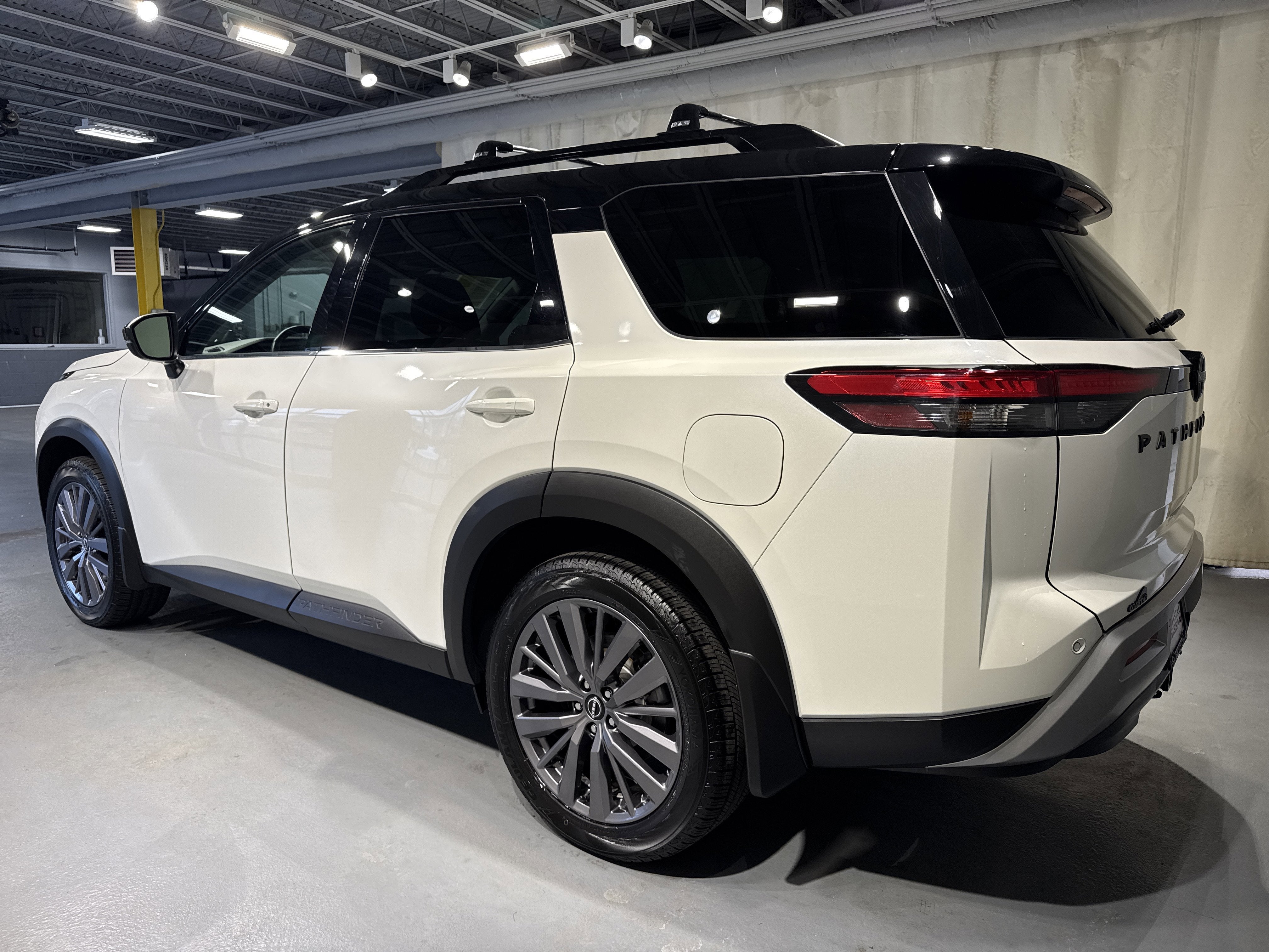 2023 Nissan Pathfinder SL W/Premium Package