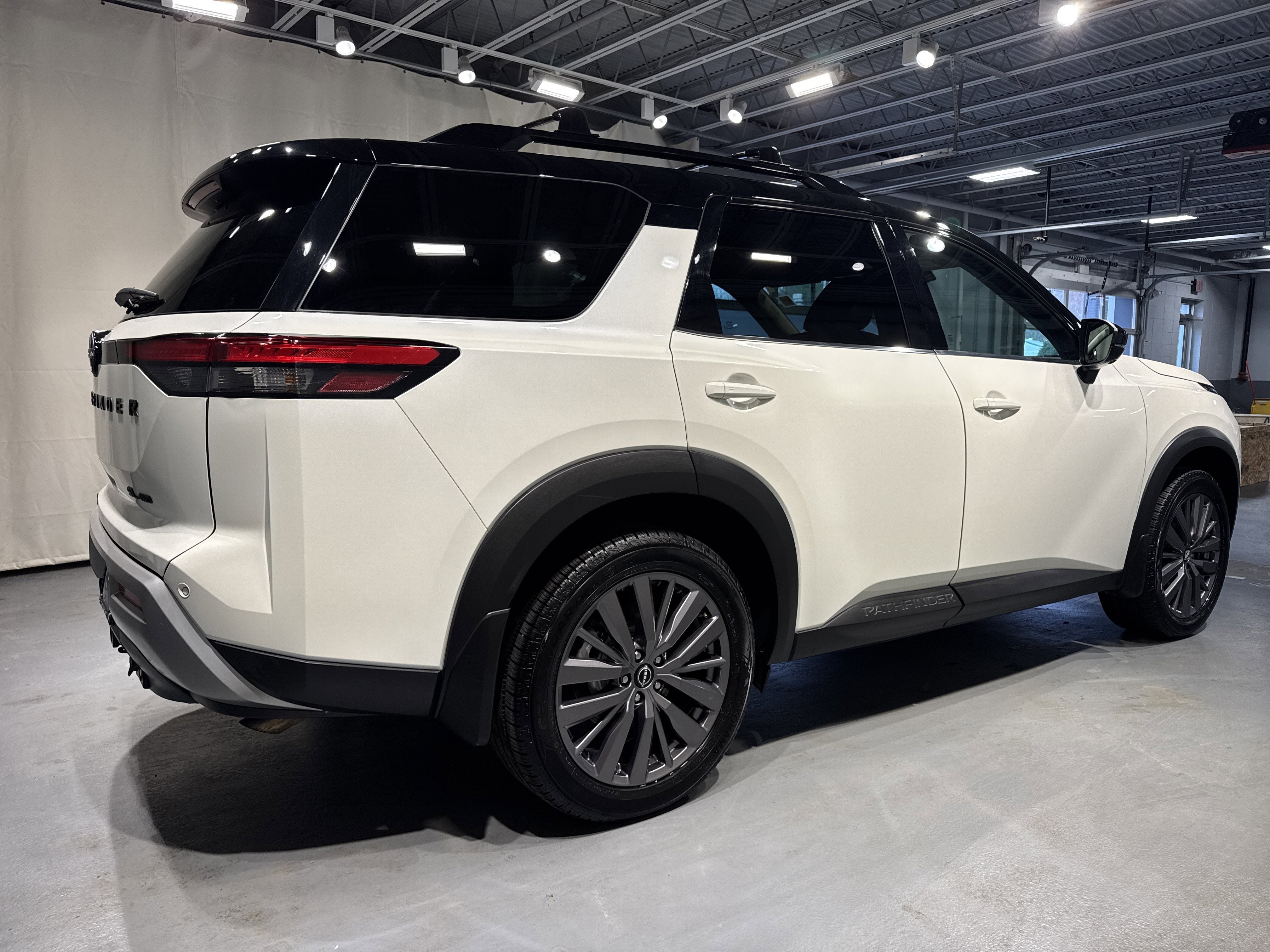 2023 Nissan Pathfinder SL W/Premium Package