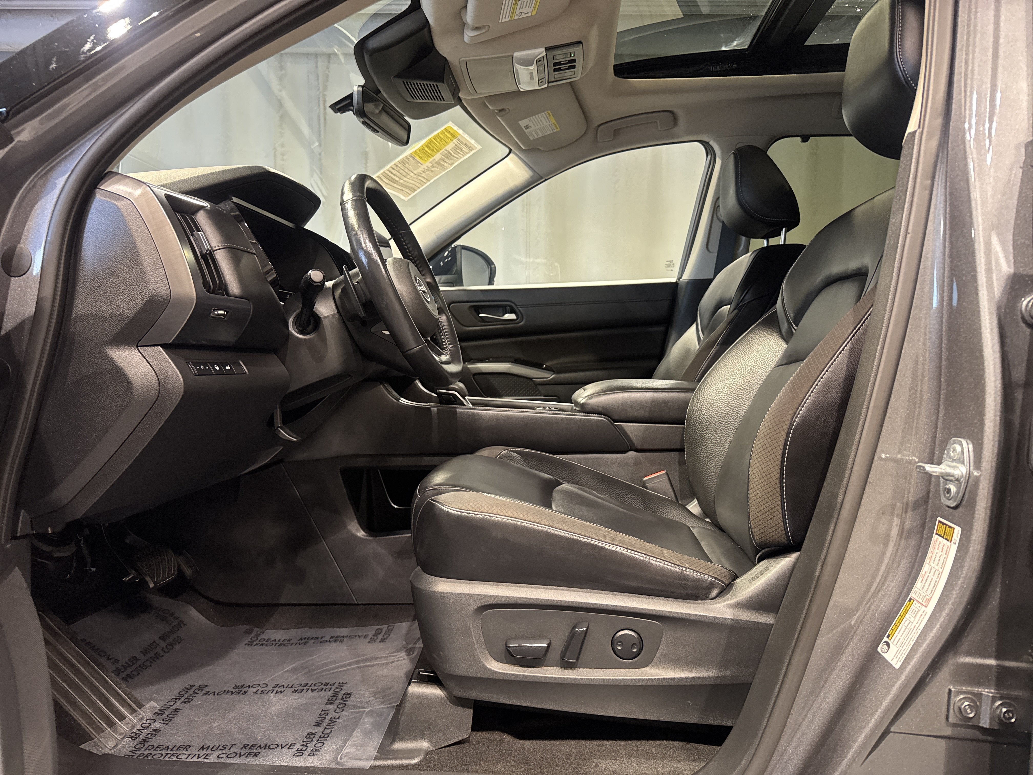 2024 Nissan Pathfinder SL W/Premium Package