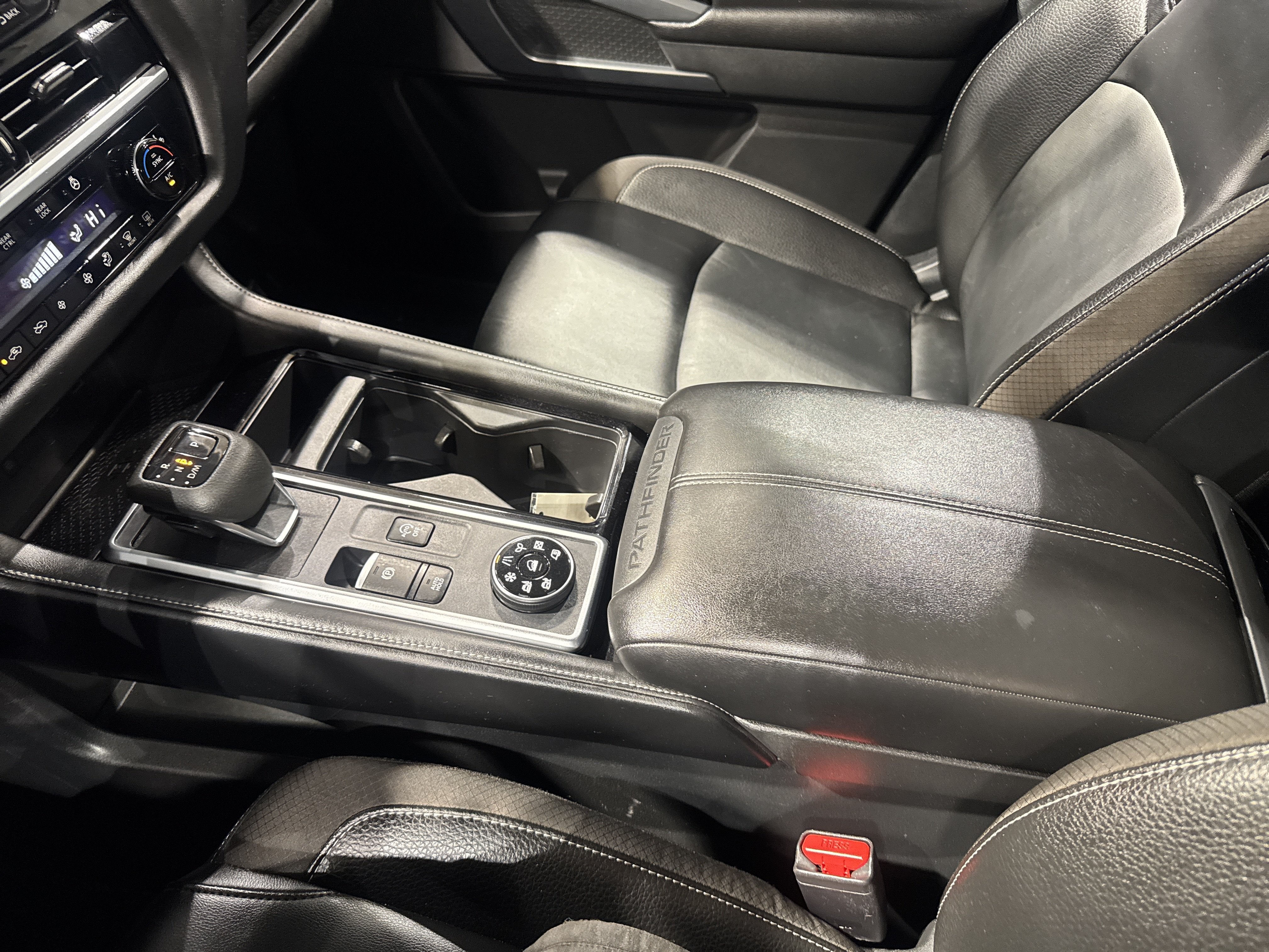 2024 Nissan Pathfinder SL W/Premium Package