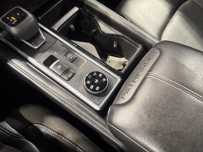 2024 Nissan Pathfinder SL W/Premium Package