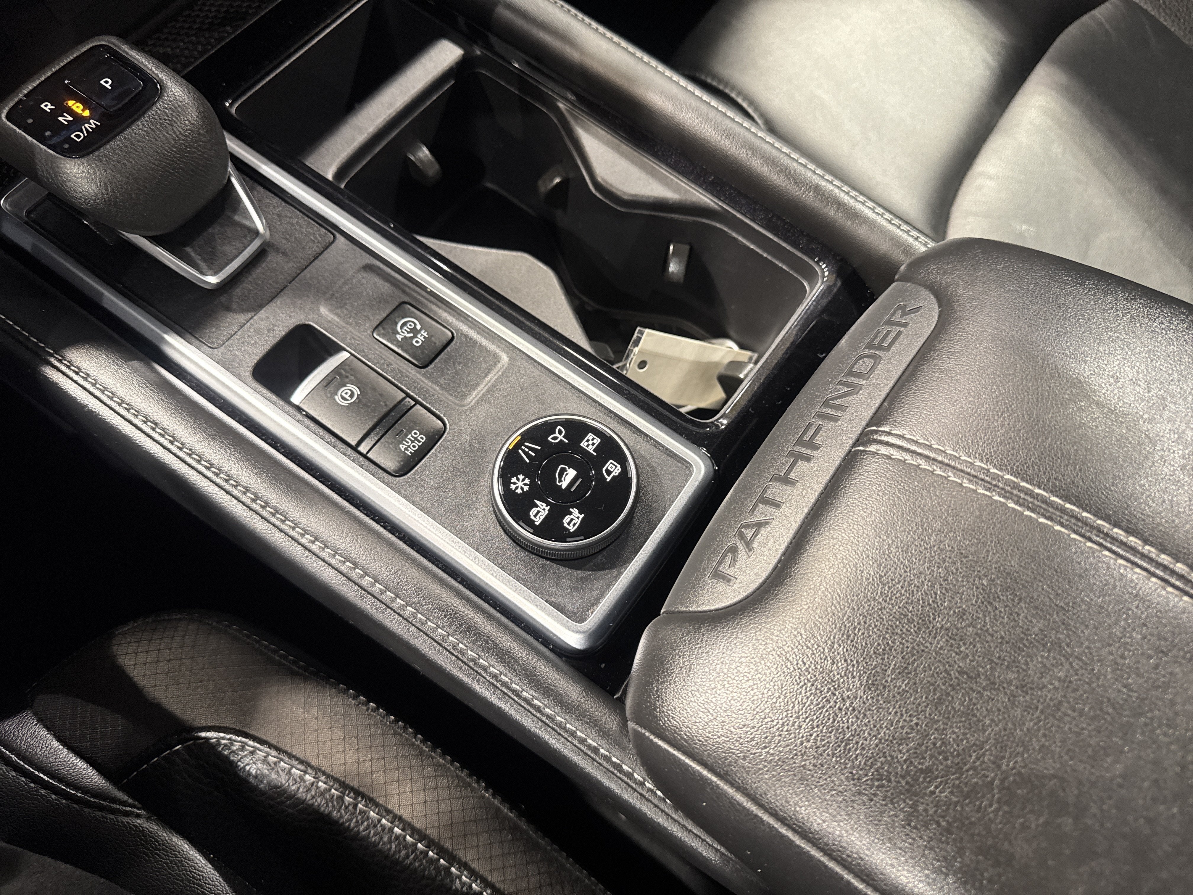 2024 Nissan Pathfinder SL W/Premium Package