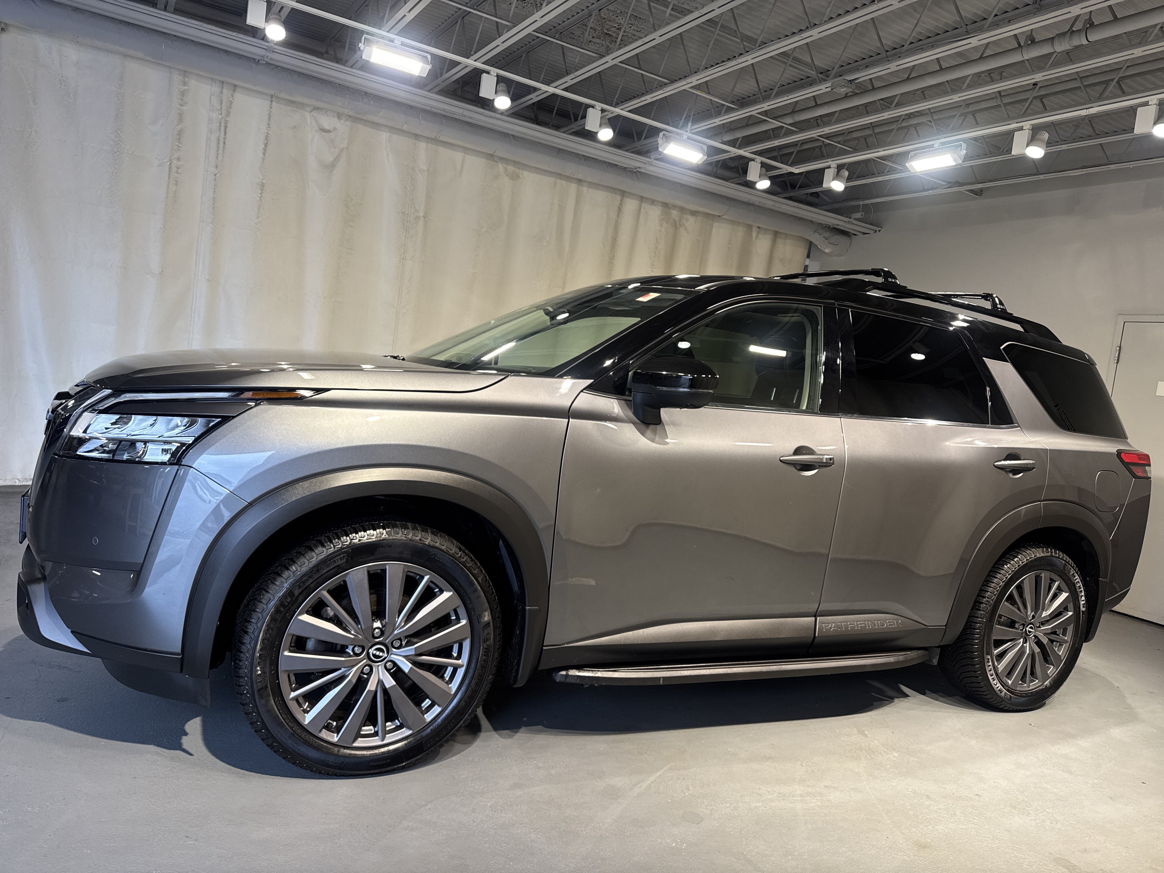 2024 Nissan Pathfinder SL W/Premium Package