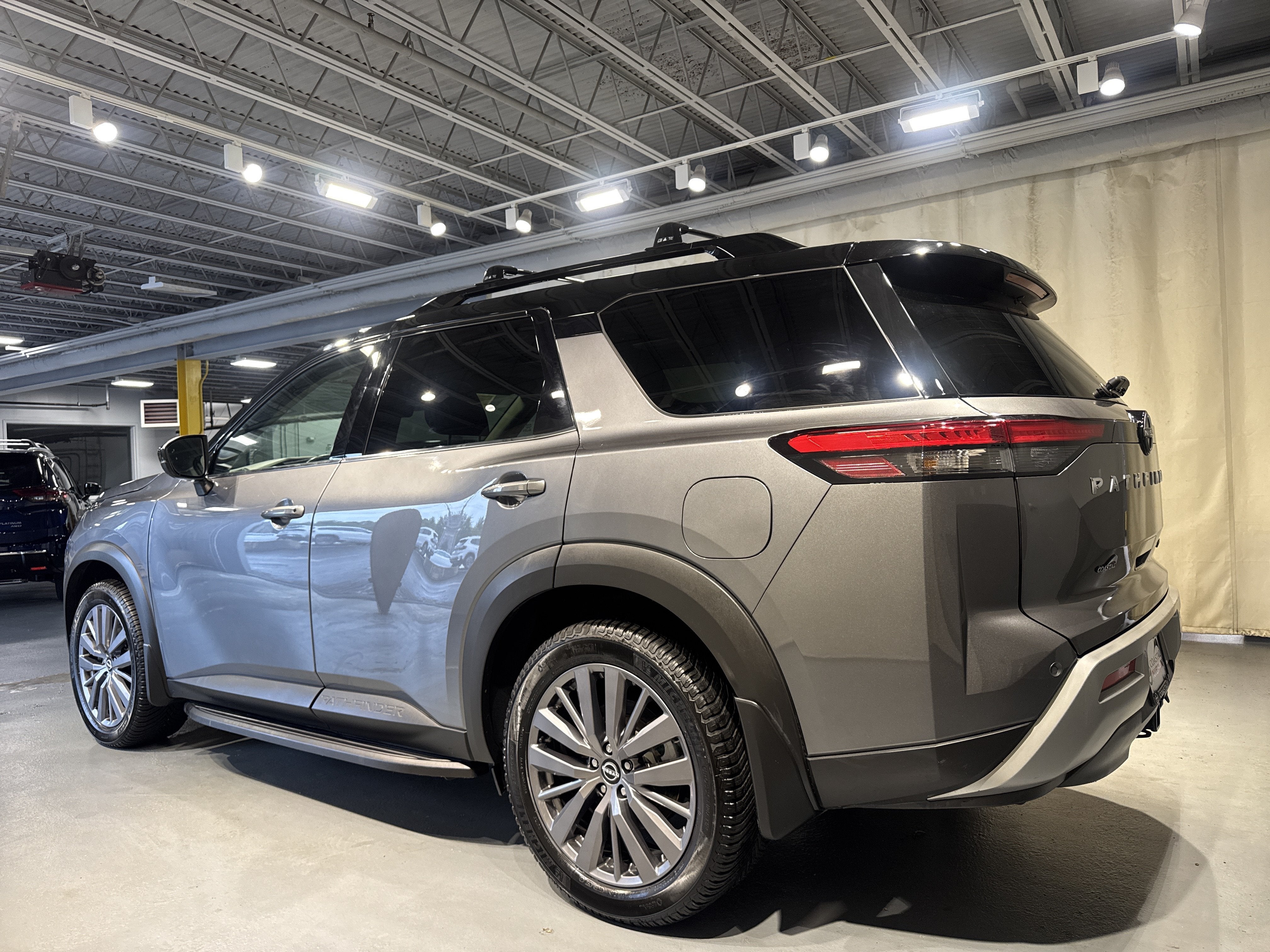 2024 Nissan Pathfinder SL W/Premium Package