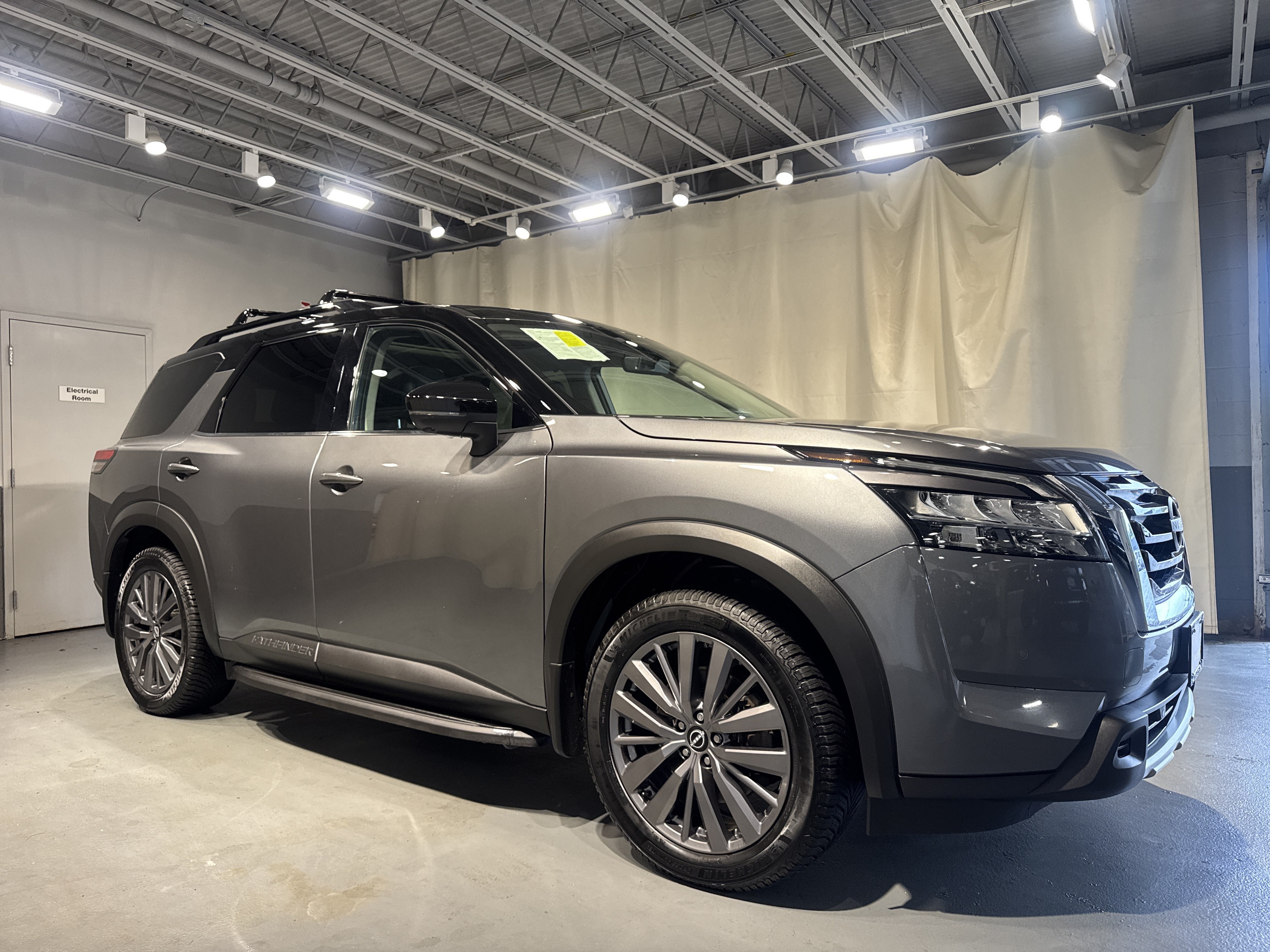 2024 Nissan Pathfinder SL W/Premium Package
