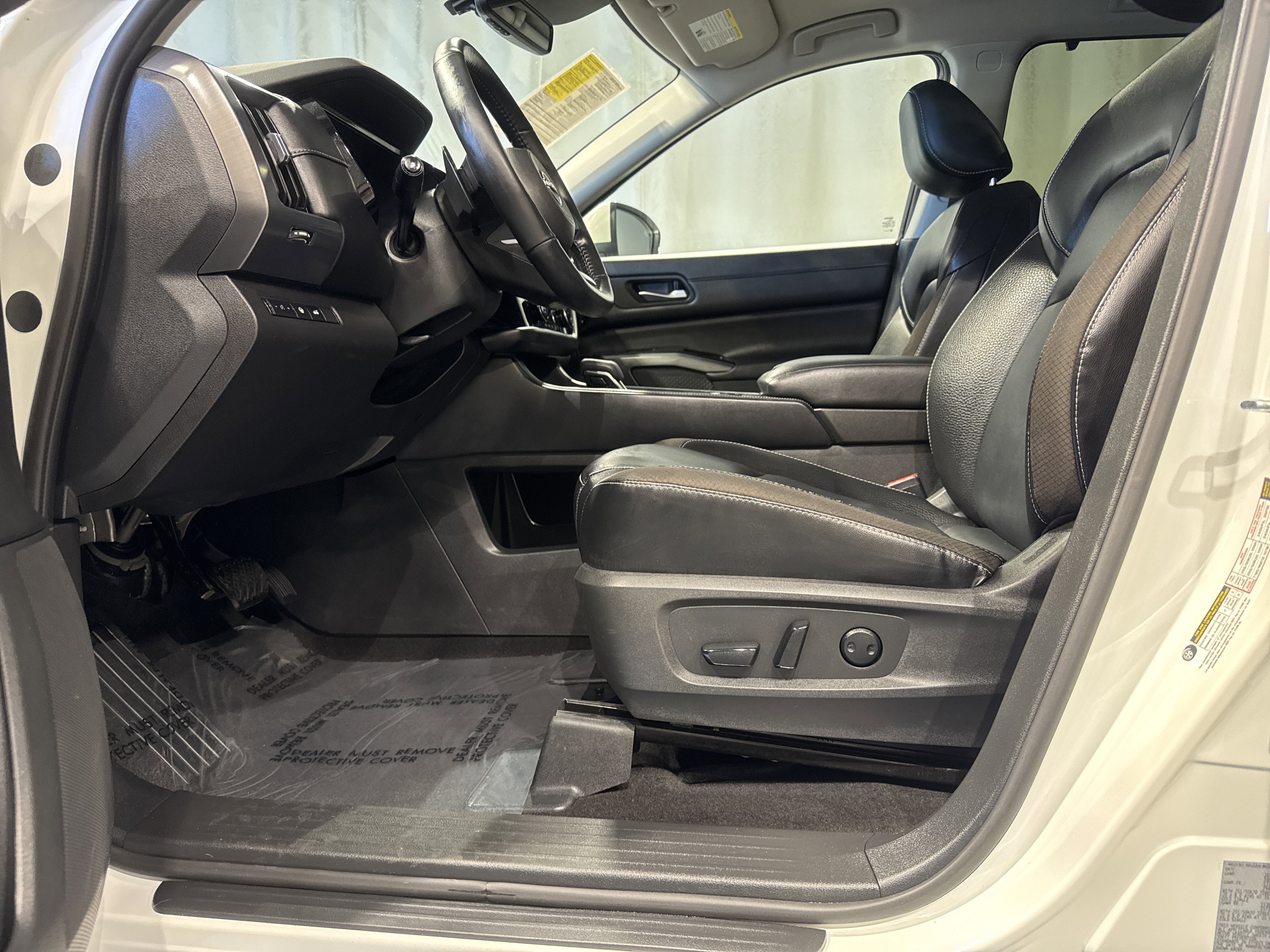 2023 Nissan Pathfinder SL W/Premium Package