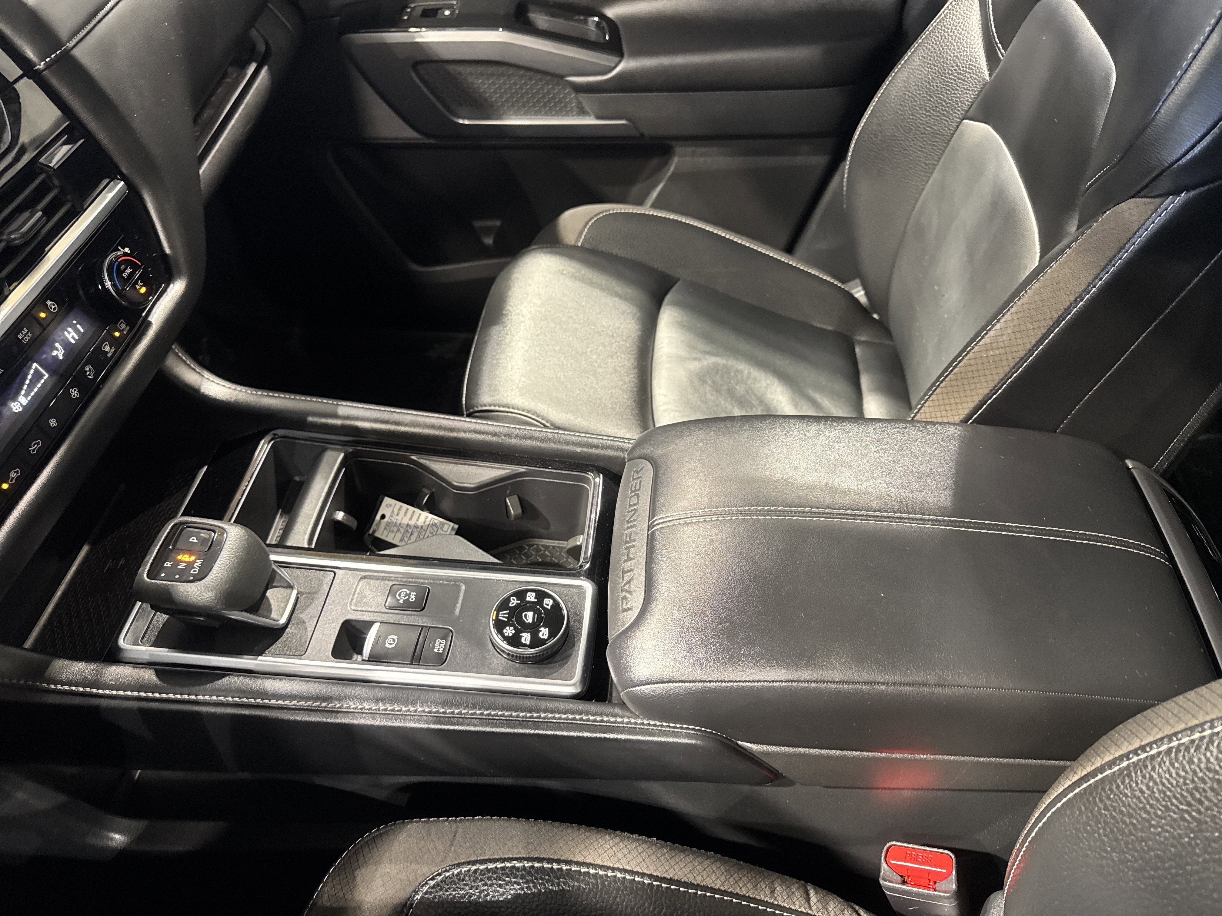 2023 Nissan Pathfinder SL W/Premium Package